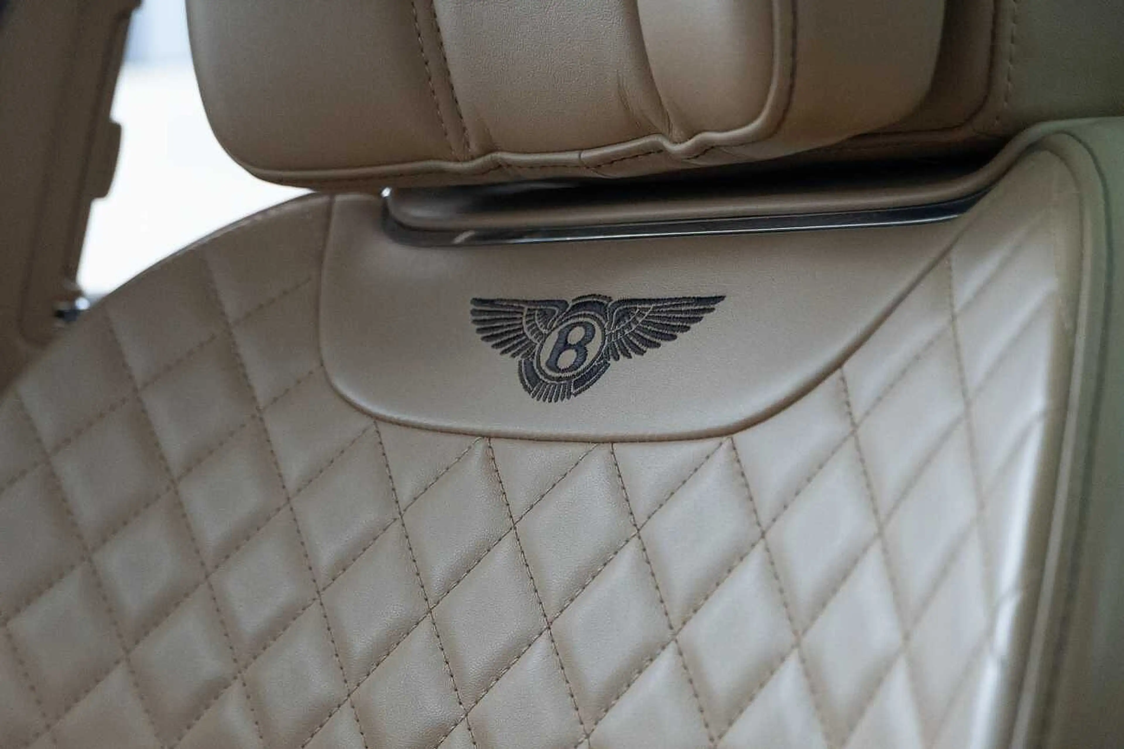 Bentley Bentayga 6.0 W12 Full History Pano CoolingSeats ACC — photo 13