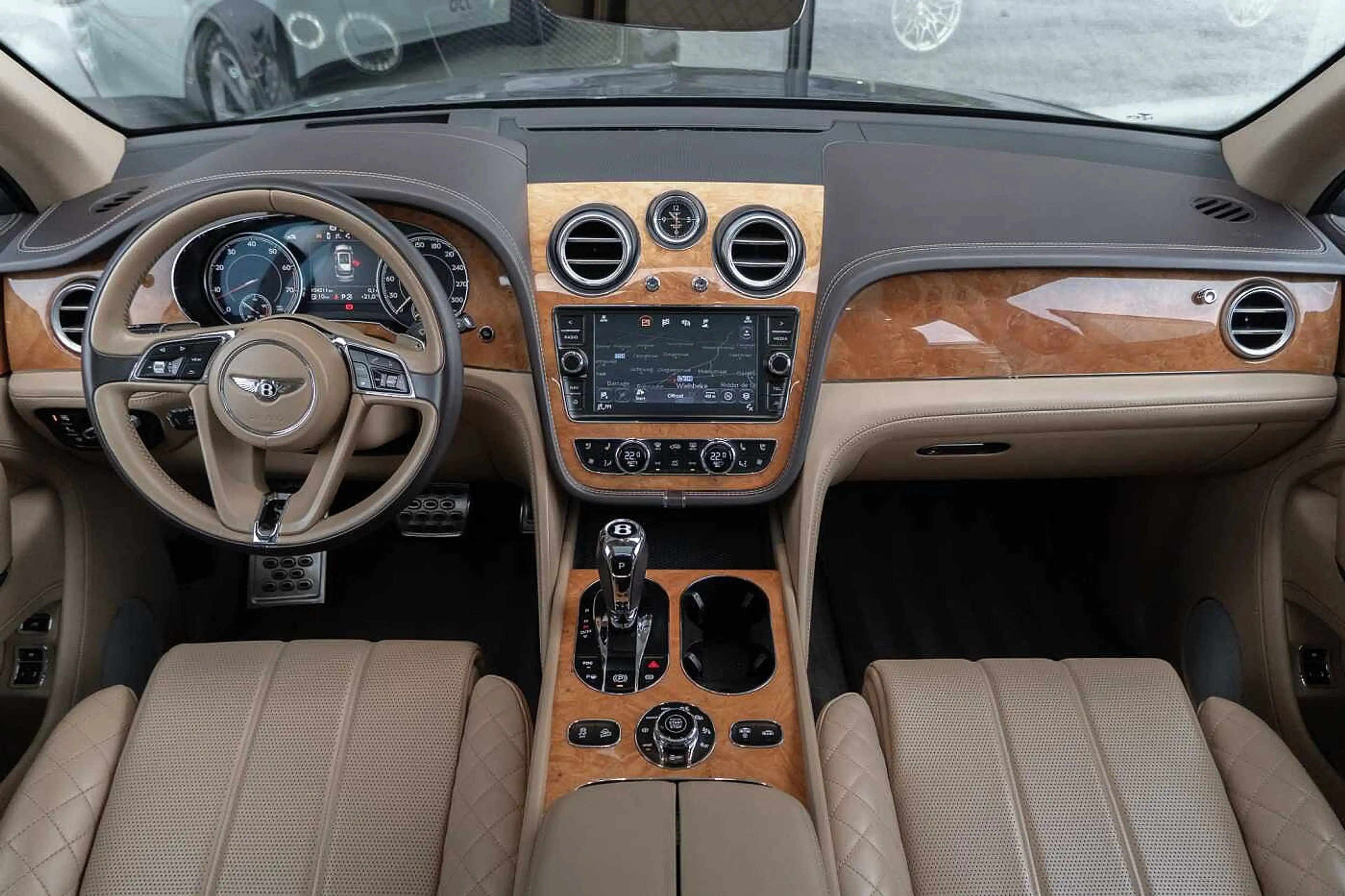 Bentley Bentayga 6.0 W12 Full History Pano CoolingSeats ACC — photo 15