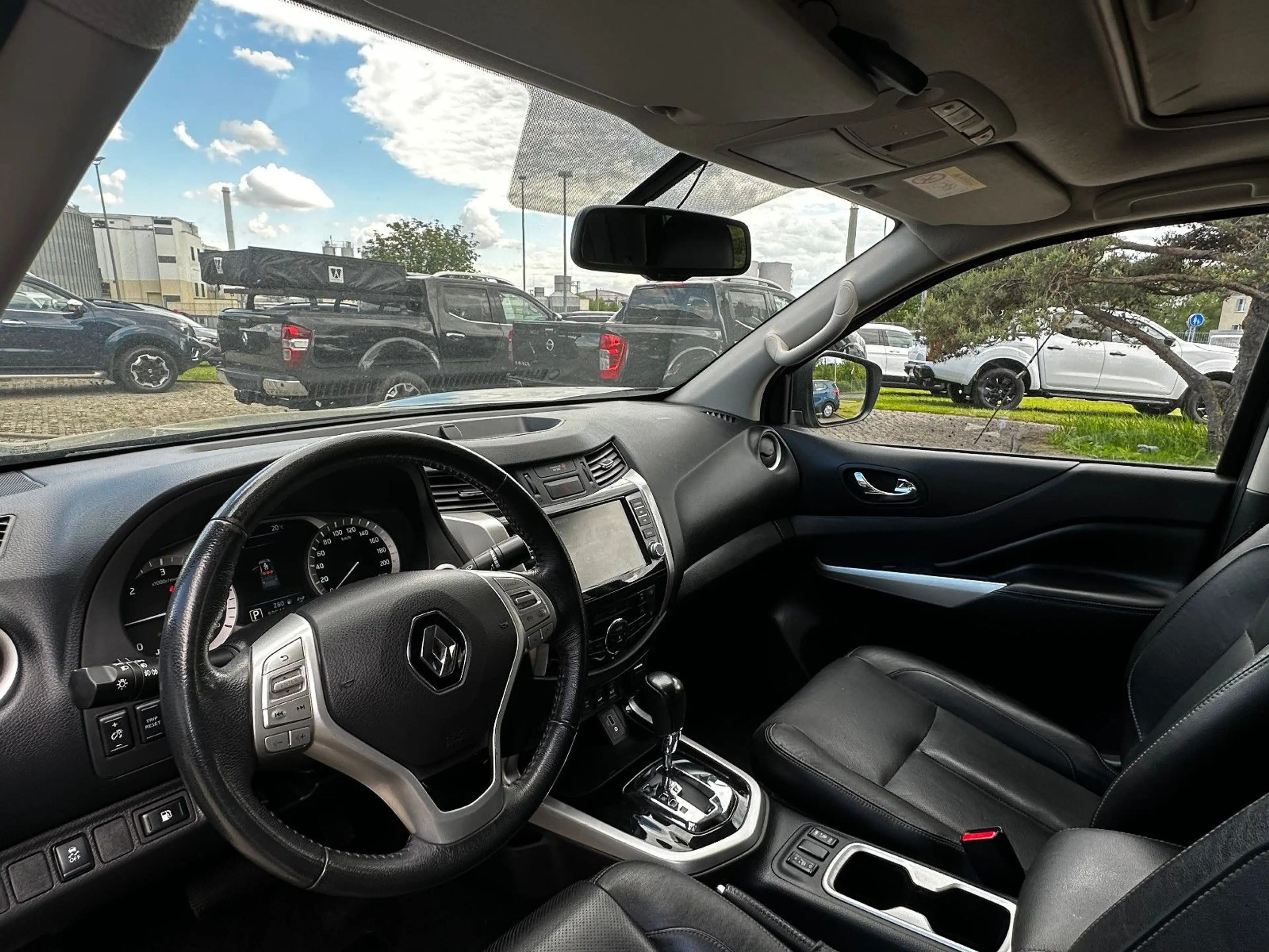Renault Alaskan Intens Double Cab 4x4 — photo 11
