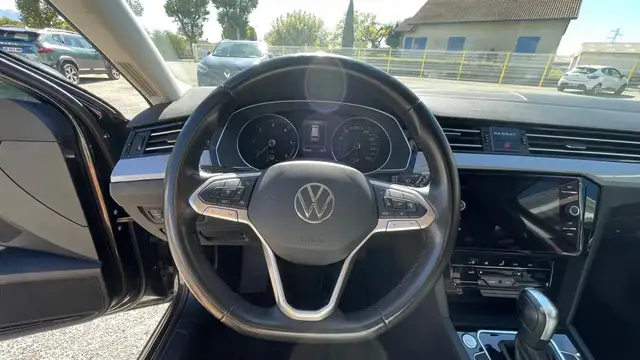 Volkswagen Passat view 10