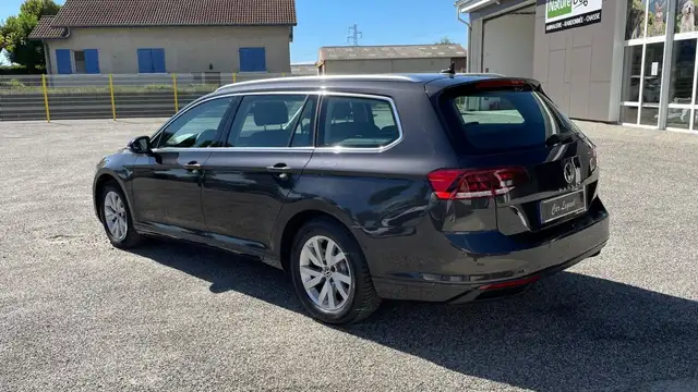 Volkswagen Passat view 7