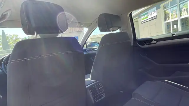 Volkswagen Passat view 24