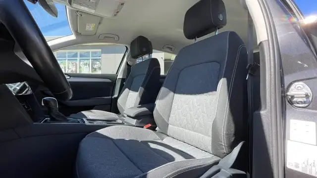 Volkswagen Passat view 21