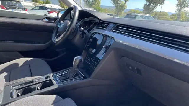 Volkswagen Passat view 9