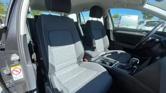 Volkswagen Passat view 22