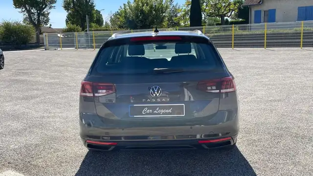 Volkswagen Passat view 6