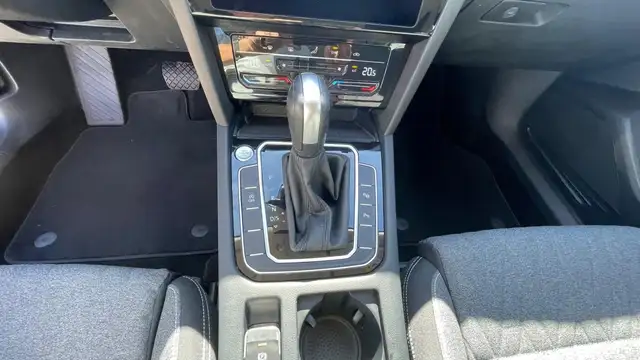 Volkswagen Passat view 14