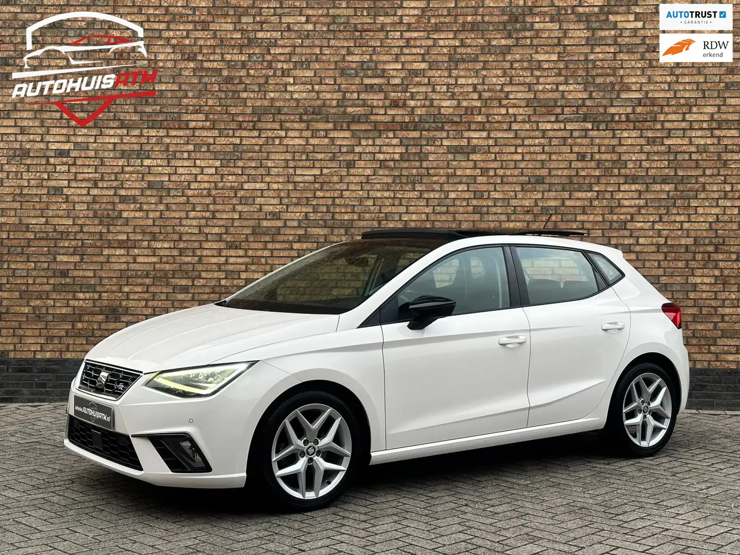 SEAT Ibiza 1.5 TSI EVO FR 150pk Pano Trekhaak Acc Led Cam Nav Wit - 1
