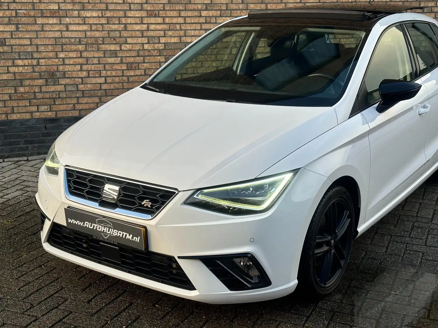 SEAT Ibiza 1.5 TSI EVO FR 150pk Pano Acc Led Cam Trekhaak Nav Wit - 2