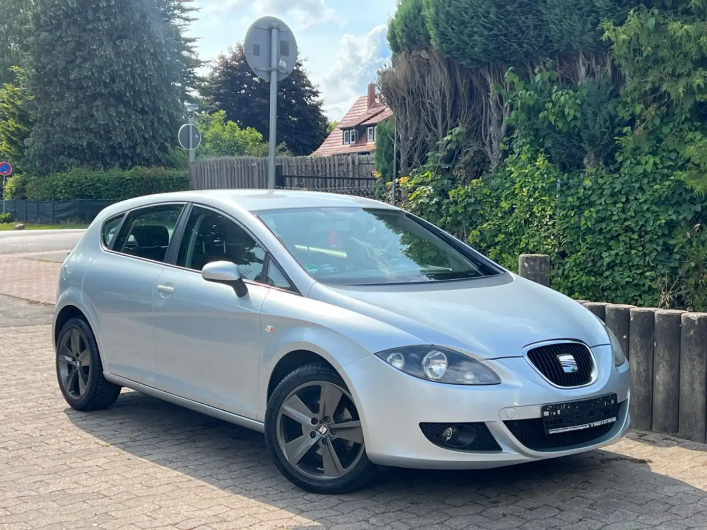 SEAT Leon 1.6 * Klima * Allwetter * TÜV Neu * Argent - 1