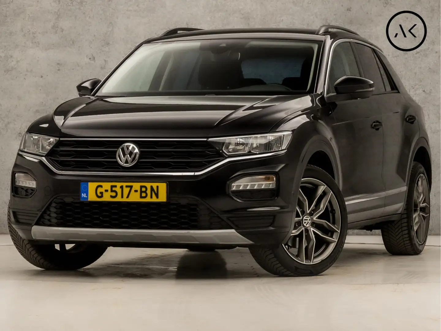 Volkswagen T-Roc 1.0 TSI Sport (APPLE CARPLAY, GROOT NAVI, PARKEERS Zwart - 1