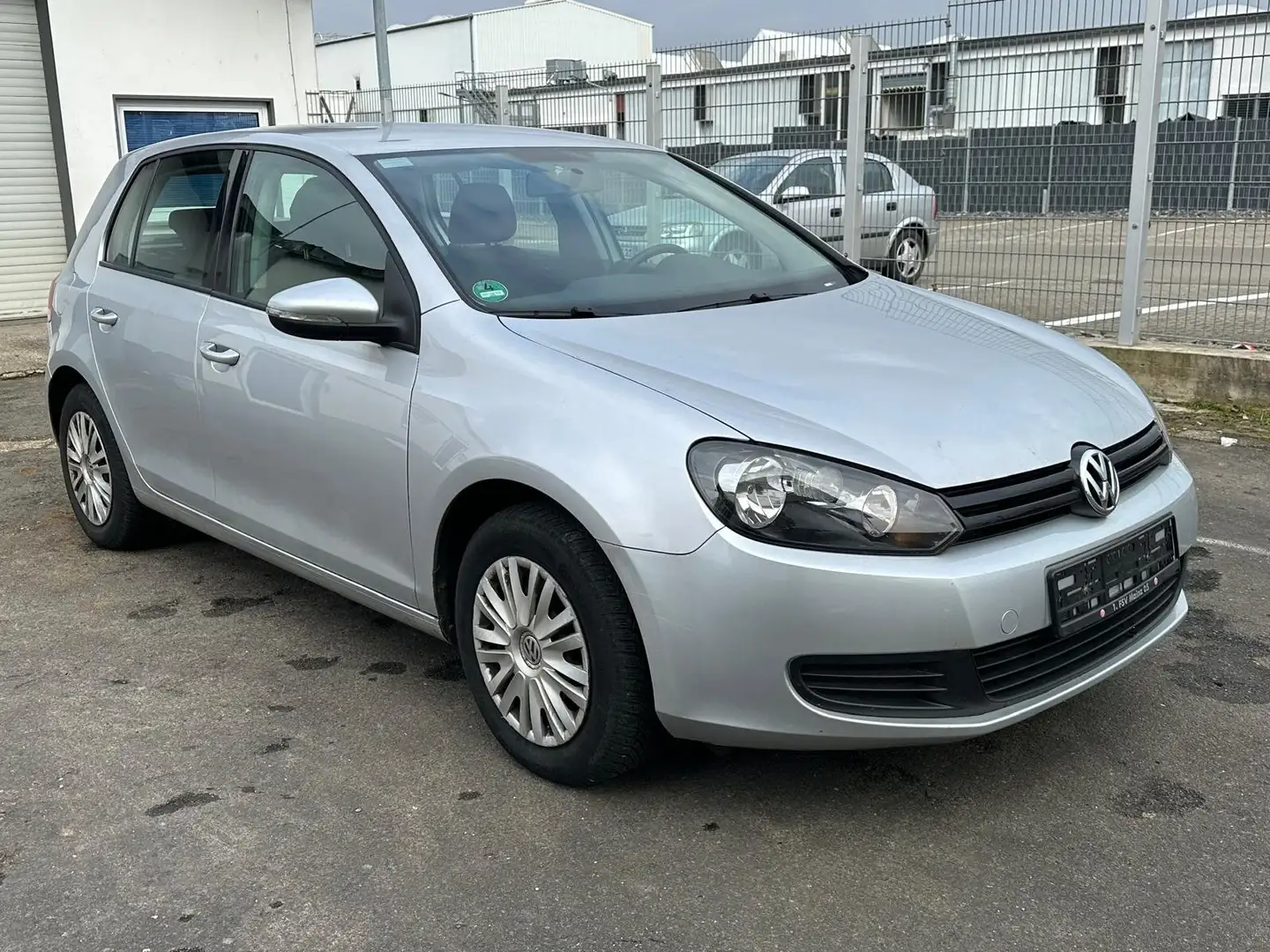 Volkswagen Golf 1.6 DSG 7-Gang Trendline *Nur 101 tkm *Klima* Gris - 2