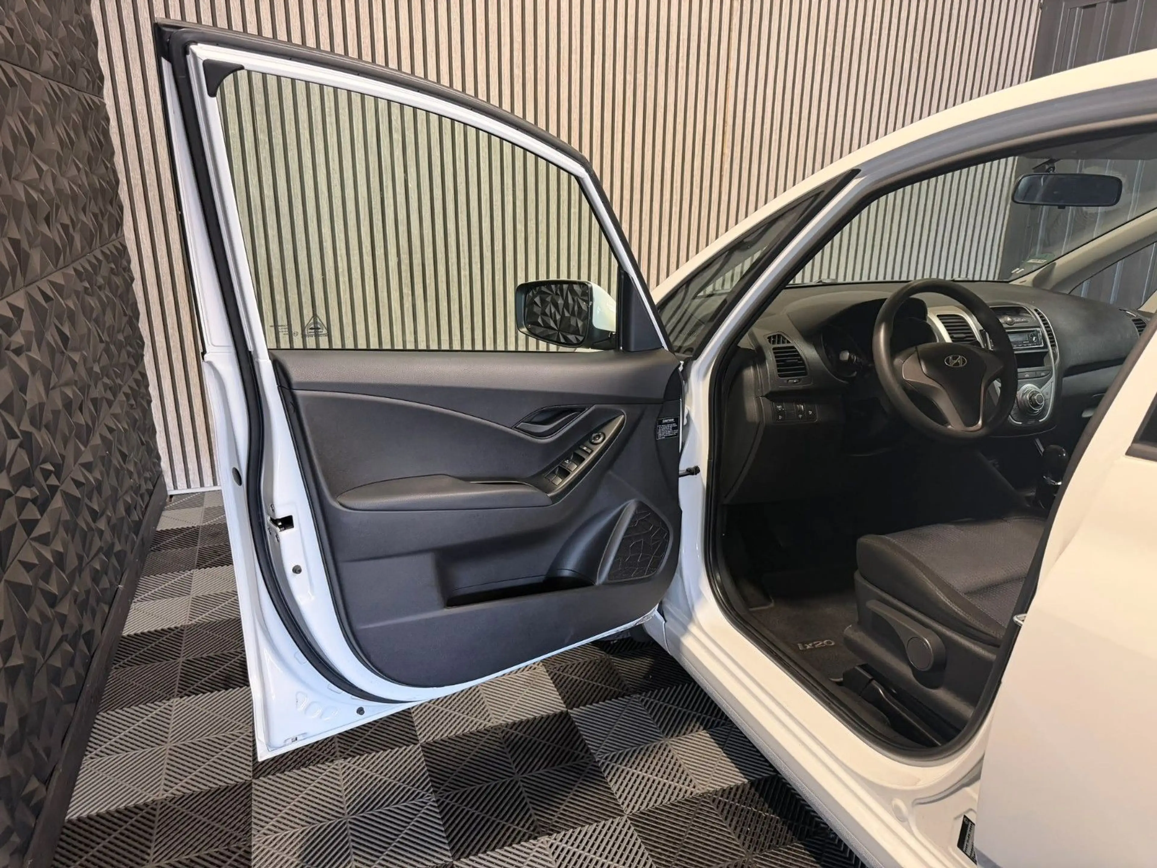 Hyundai iX20 Classic TÜV&Inspektion-NEU Klima PDC — photo 4