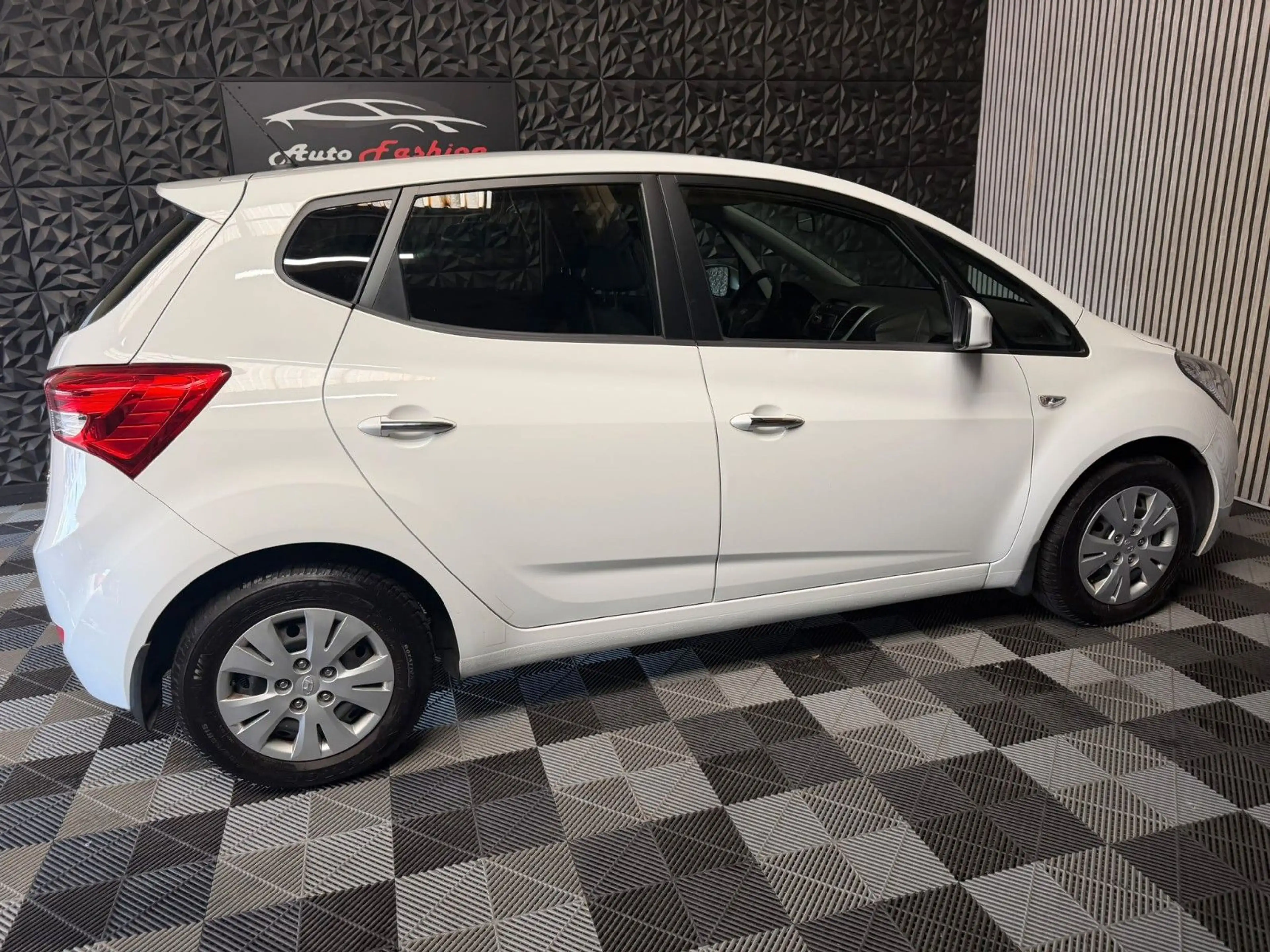 Hyundai iX20 Classic TÜV&Inspektion-NEU Klima PDC — photo 15