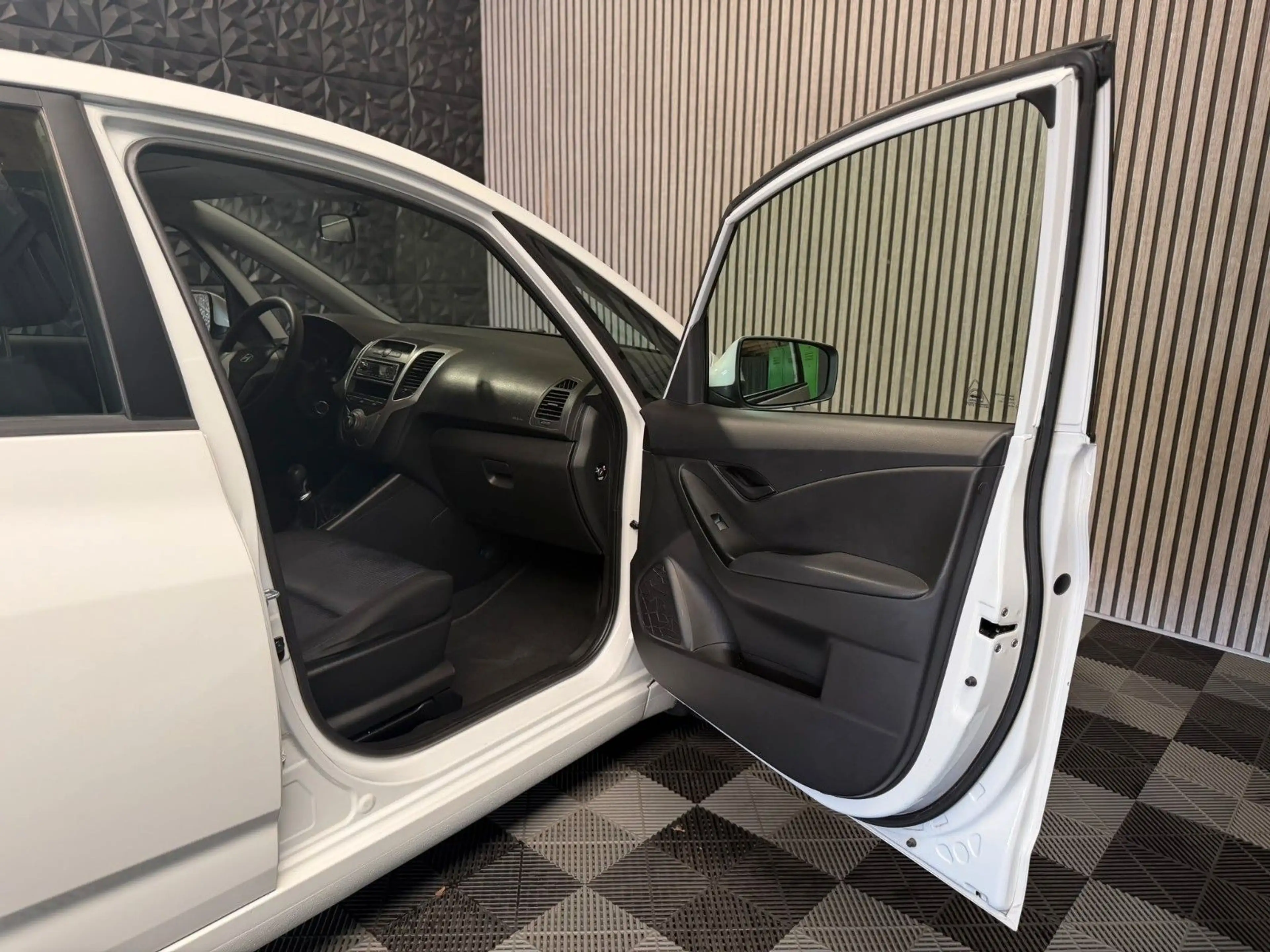 Hyundai iX20 Classic TÜV&Inspektion-NEU Klima PDC — photo 11