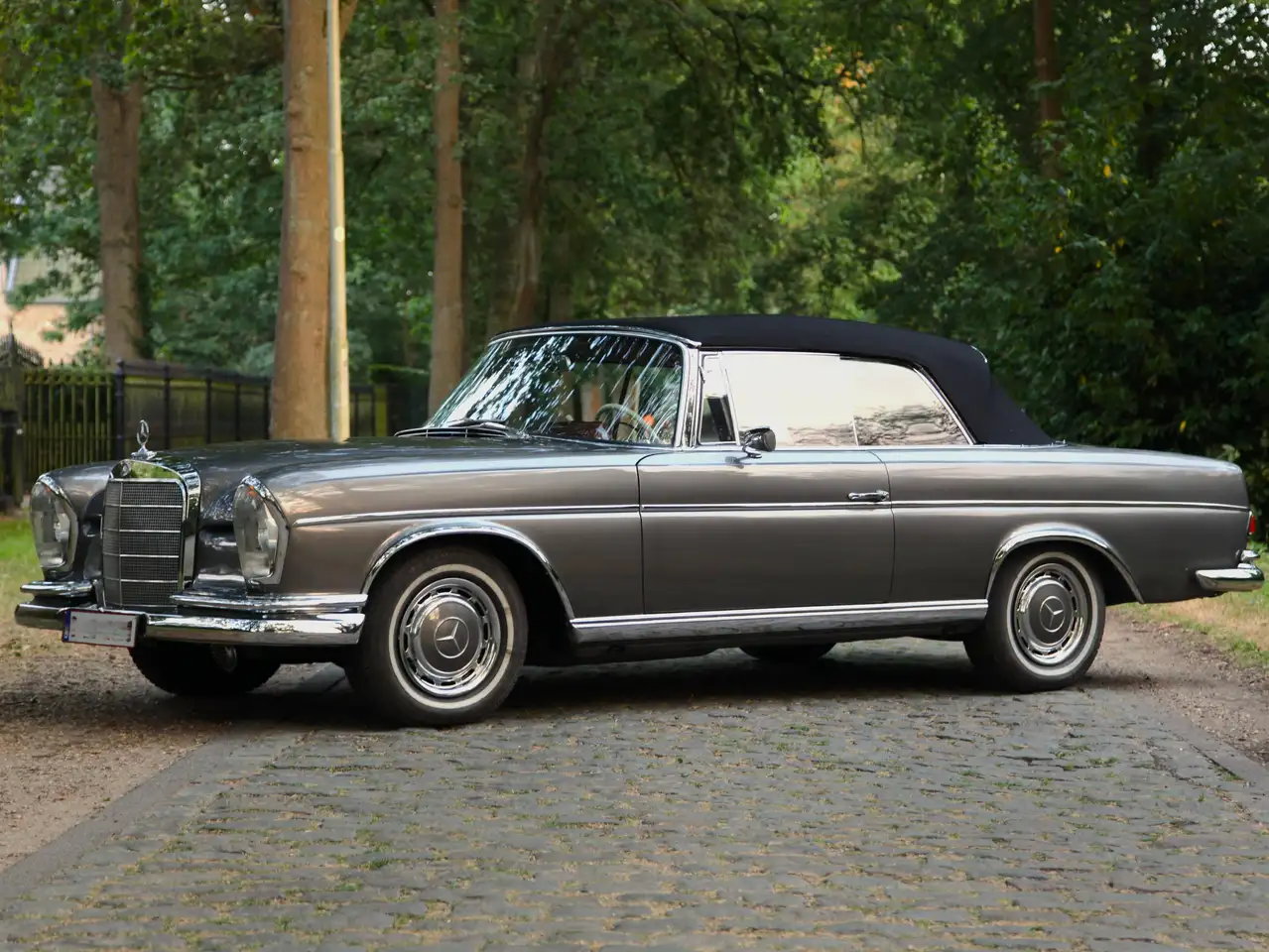 Mercedes-Benz 300 SE Cabriolet, foto 2