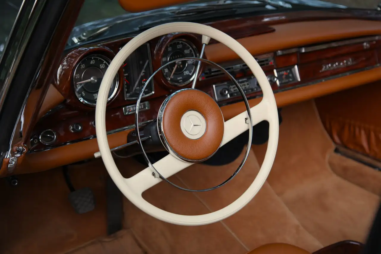 Mercedes-Benz 300 SE Cabriolet, foto 12