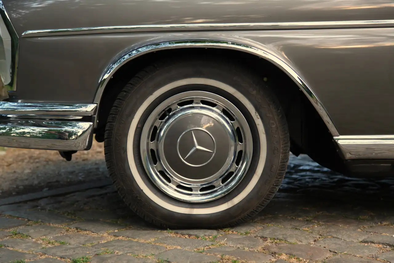 Mercedes-Benz 300 SE Cabriolet, foto 9