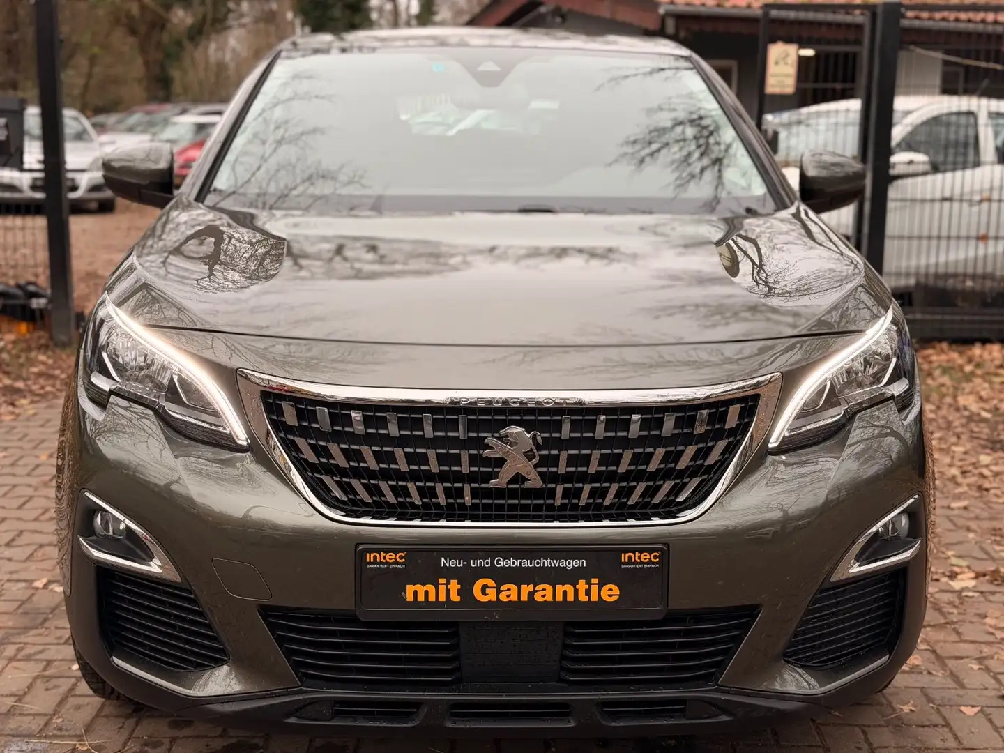 Peugeot 3008 BlueHDi 130 Allure Automatik,LED,Navi Grau - 1