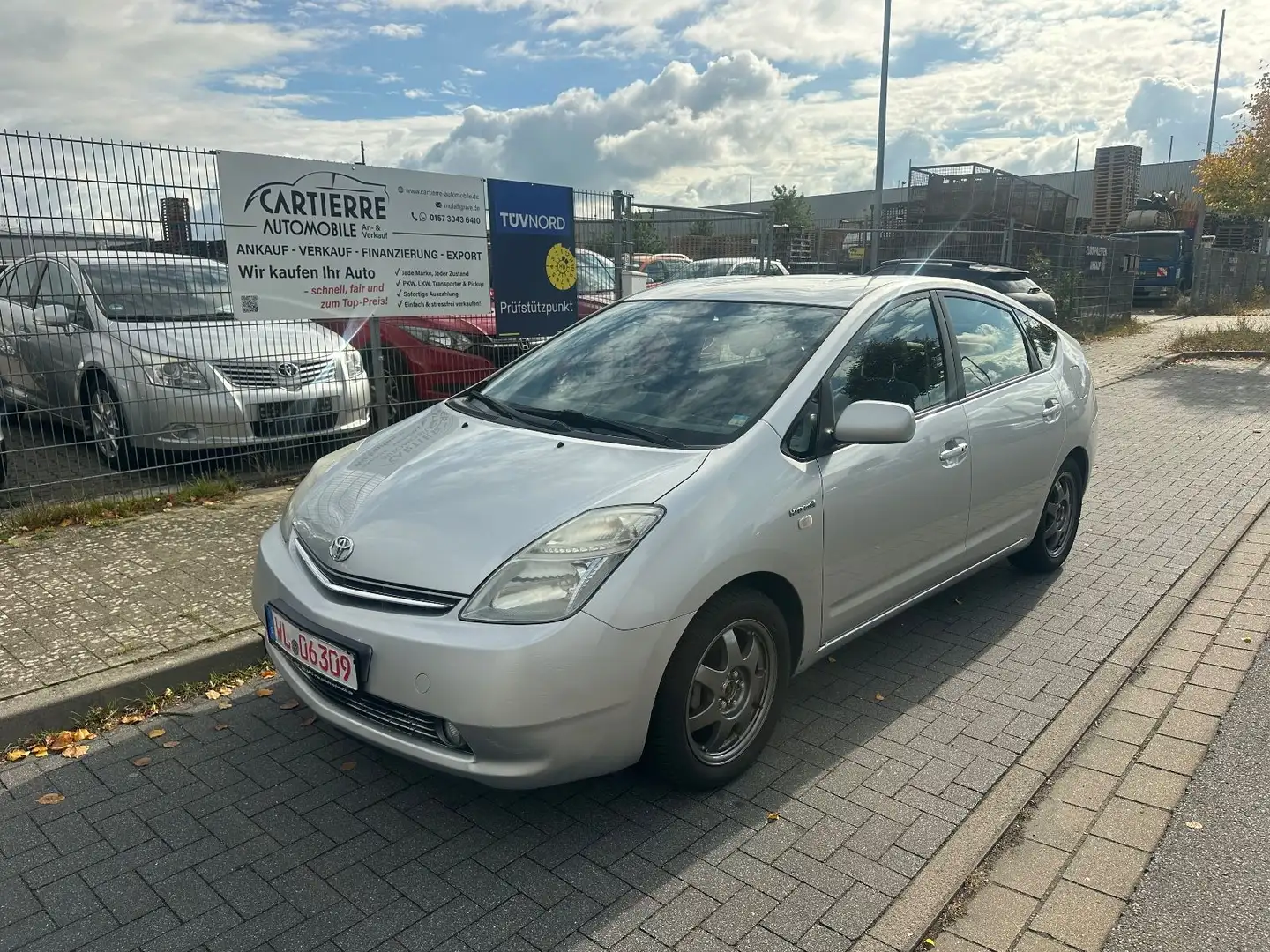 Toyota Prius Sol *1.Hand*EURO4*Keyless-Go*Tempomat*ALU* Argent - 1
