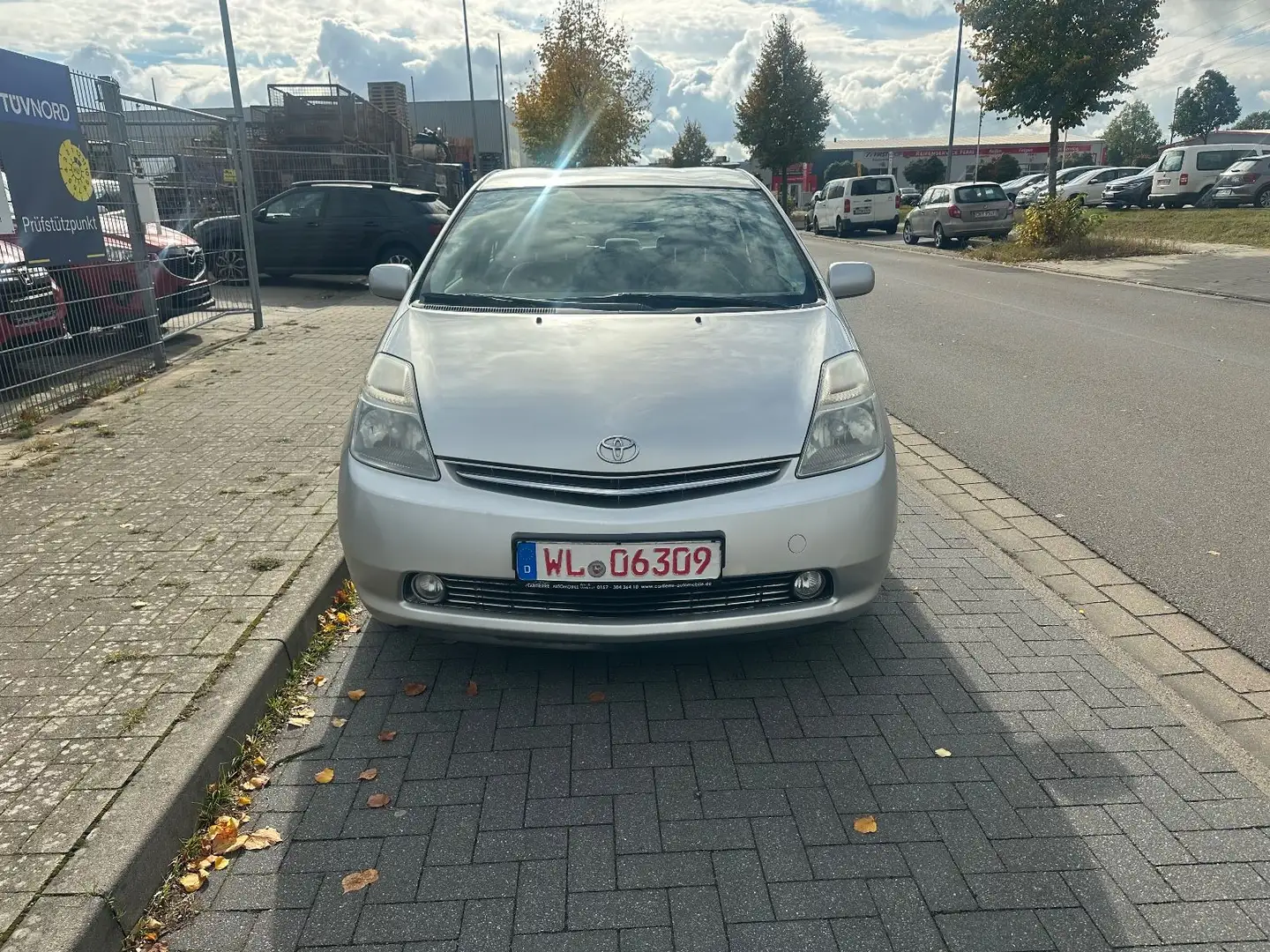 Toyota Prius Sol *1.Hand*EURO4*Keyless-Go*Tempomat*ALU* Argent - 2
