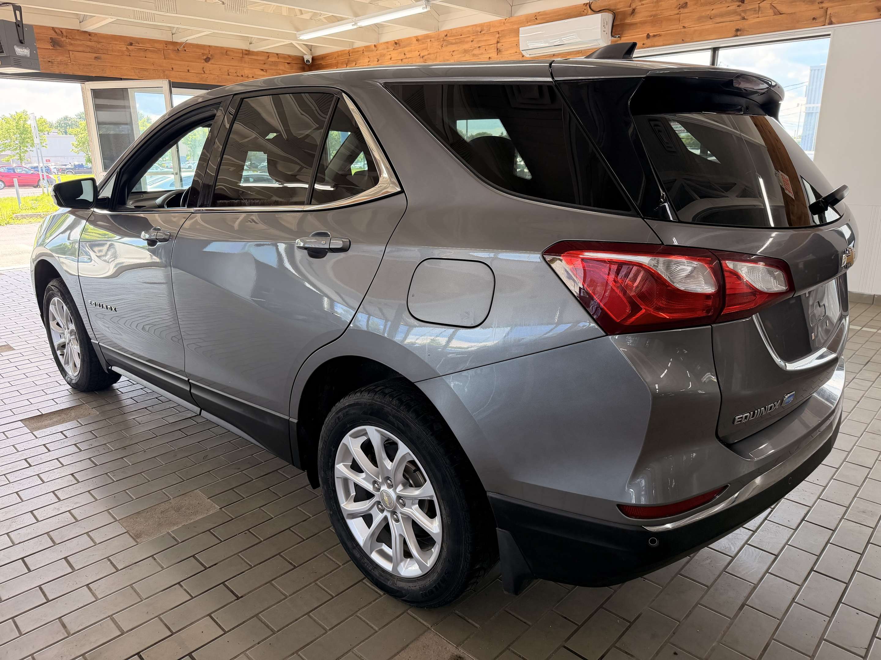 2018 Chevrolet Equinox LT - Image 3