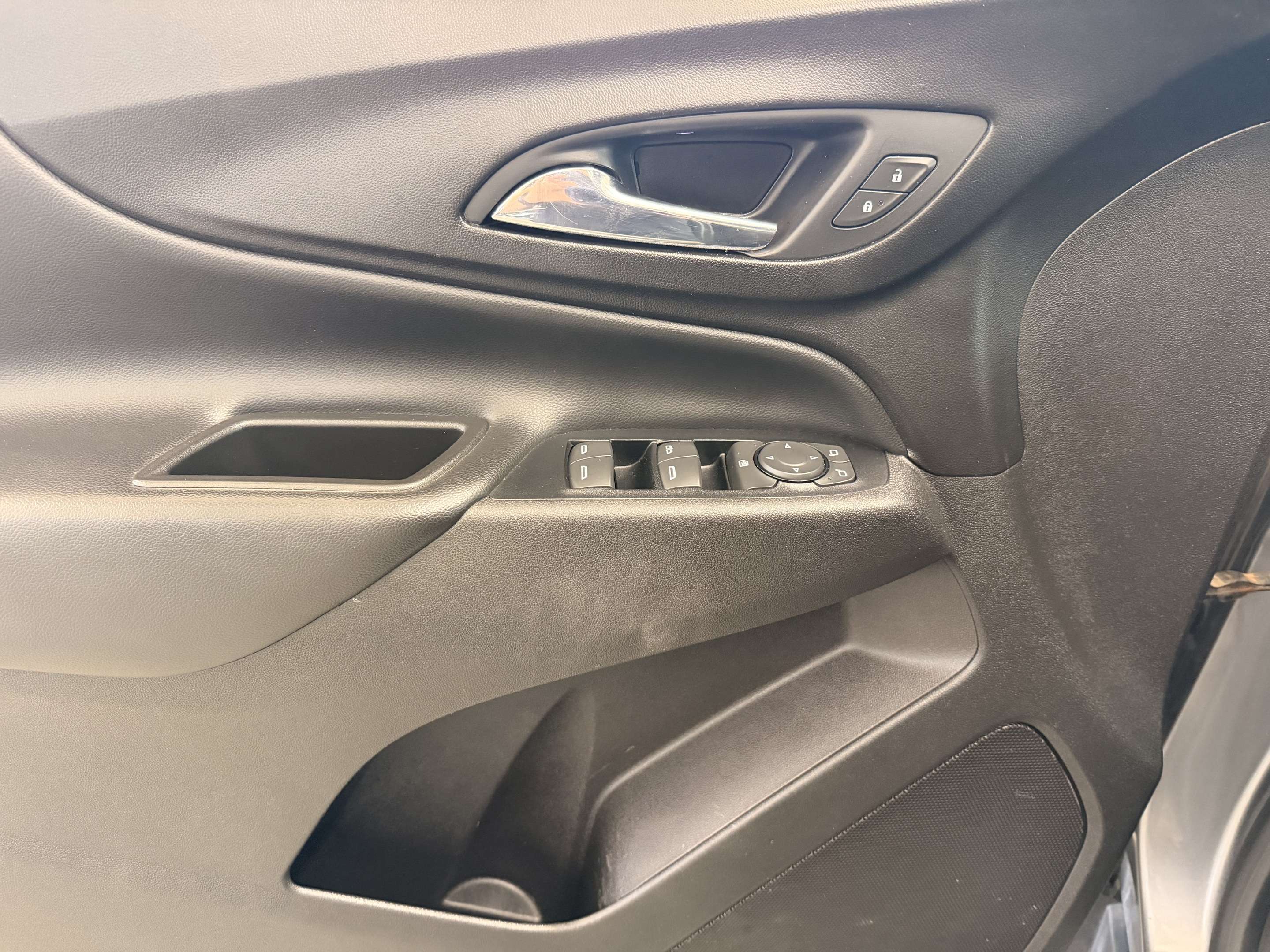 2018 Chevrolet Equinox LT - Image 14