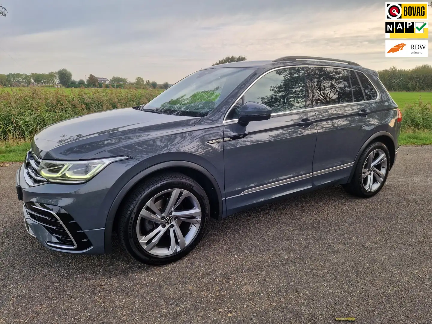 Volkswagen Tiguan 1.5 TSI R-Line, trekhaak, 1e eigenaar Grijs - 1