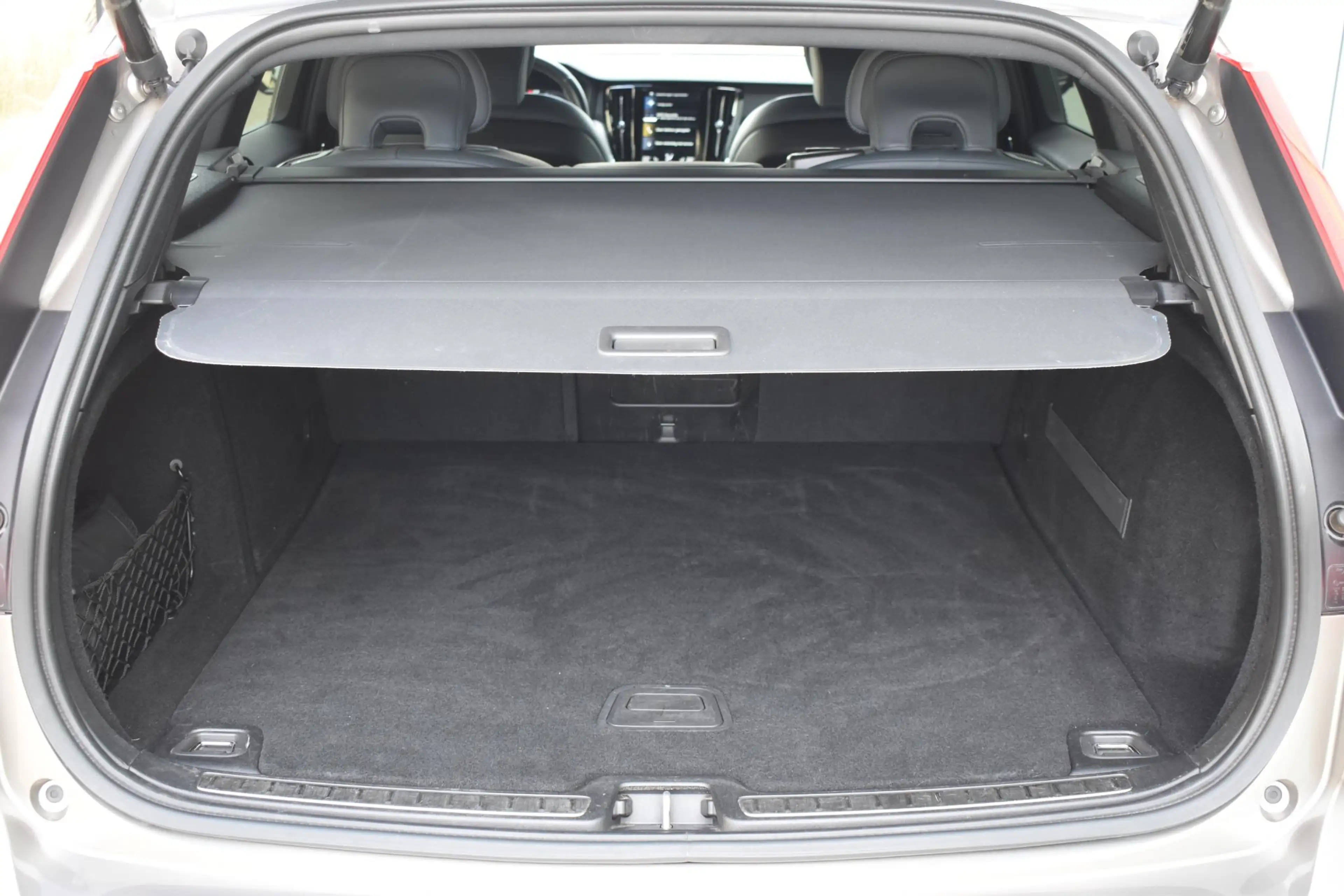 Volvo V60 T8 Twin Engine 390PK Automaat AWD R-Design / Adapt — photo 45