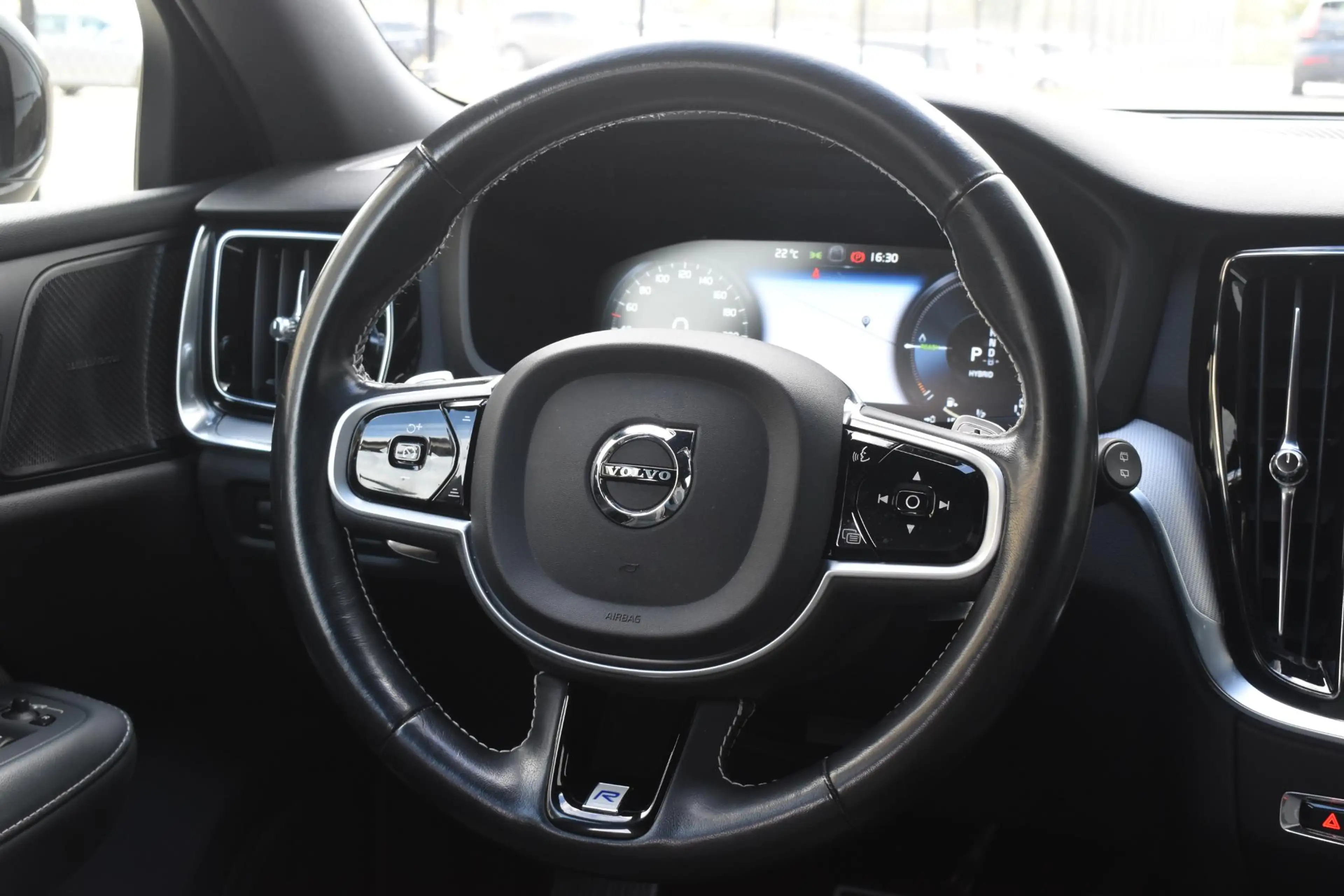 Volvo V60 T8 Twin Engine 390PK Automaat AWD R-Design / Adapt — photo 15