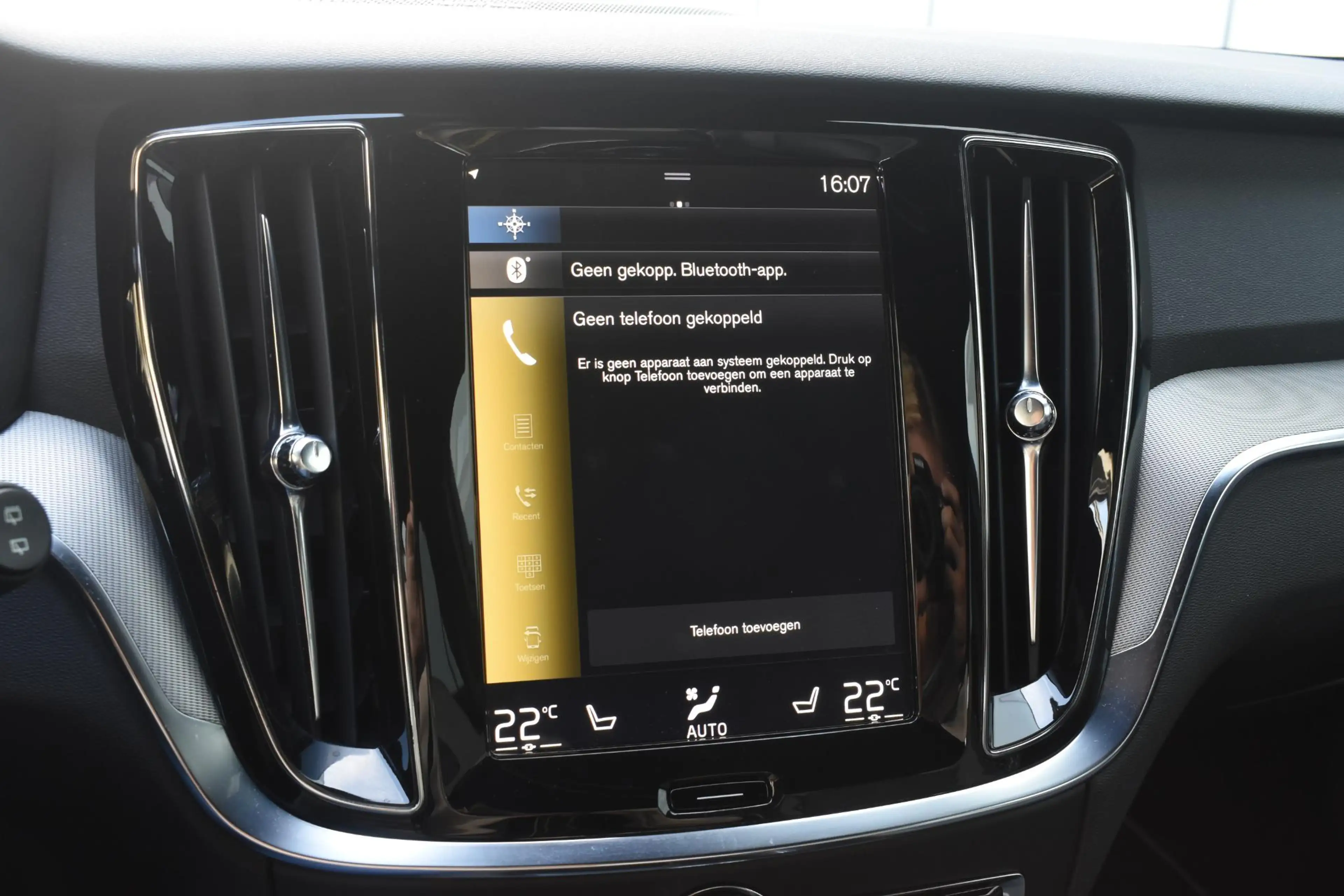 Volvo V60 T8 Twin Engine 390PK Automaat AWD R-Design / Adapt — photo 25
