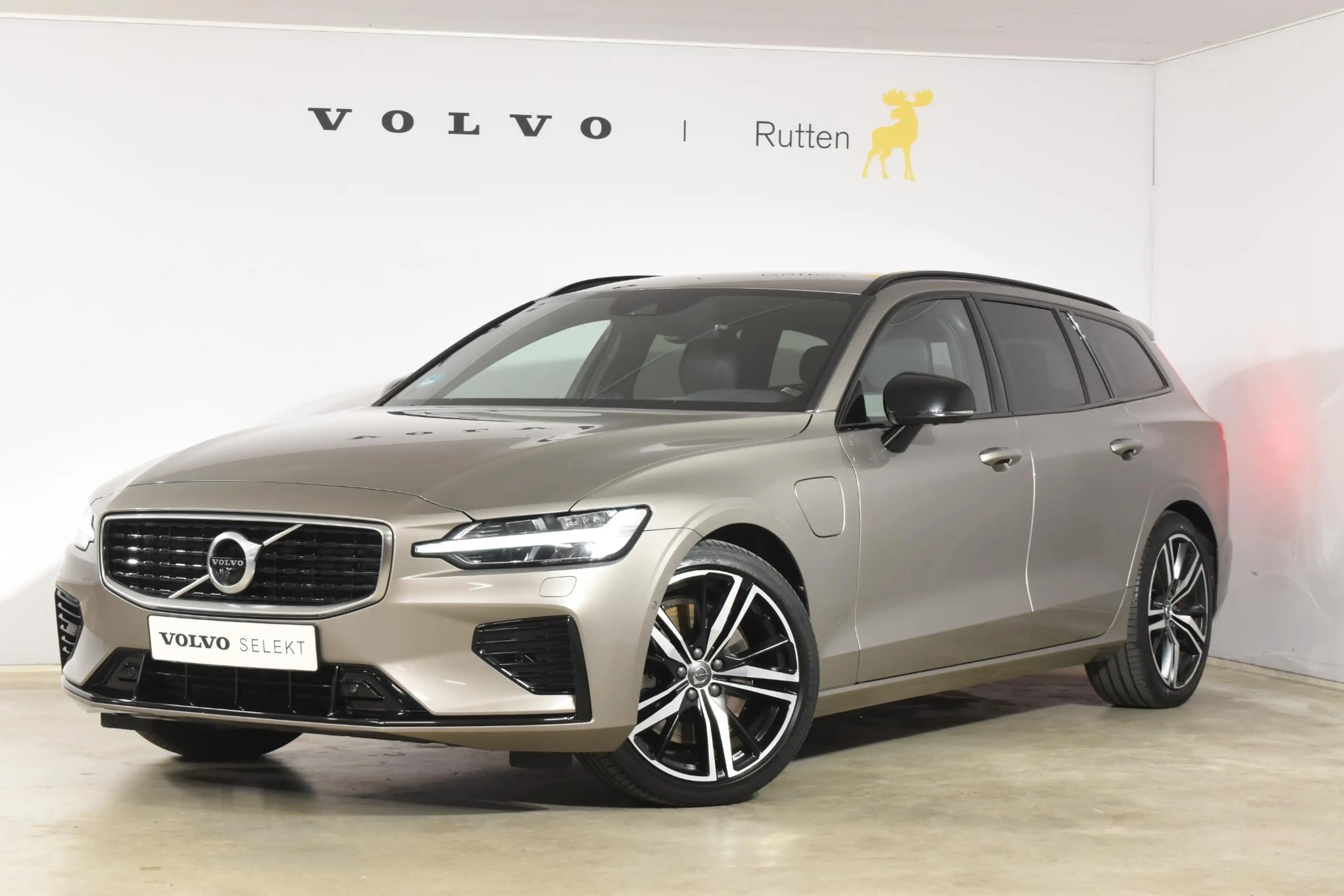 Volvo V60 T8 Twin Engine 390PK Automaat AWD R-Design / Adapt — photo 2
