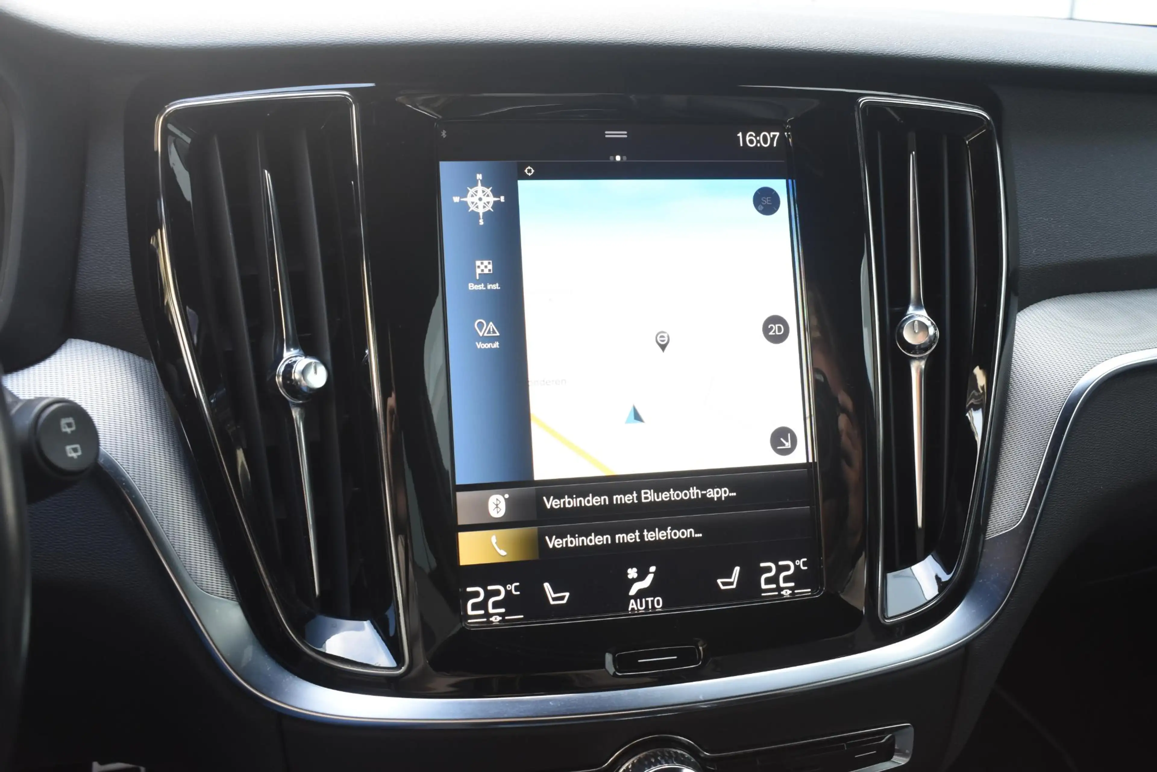 Volvo V60 T8 Twin Engine 390PK Automaat AWD R-Design / Adapt — photo 22