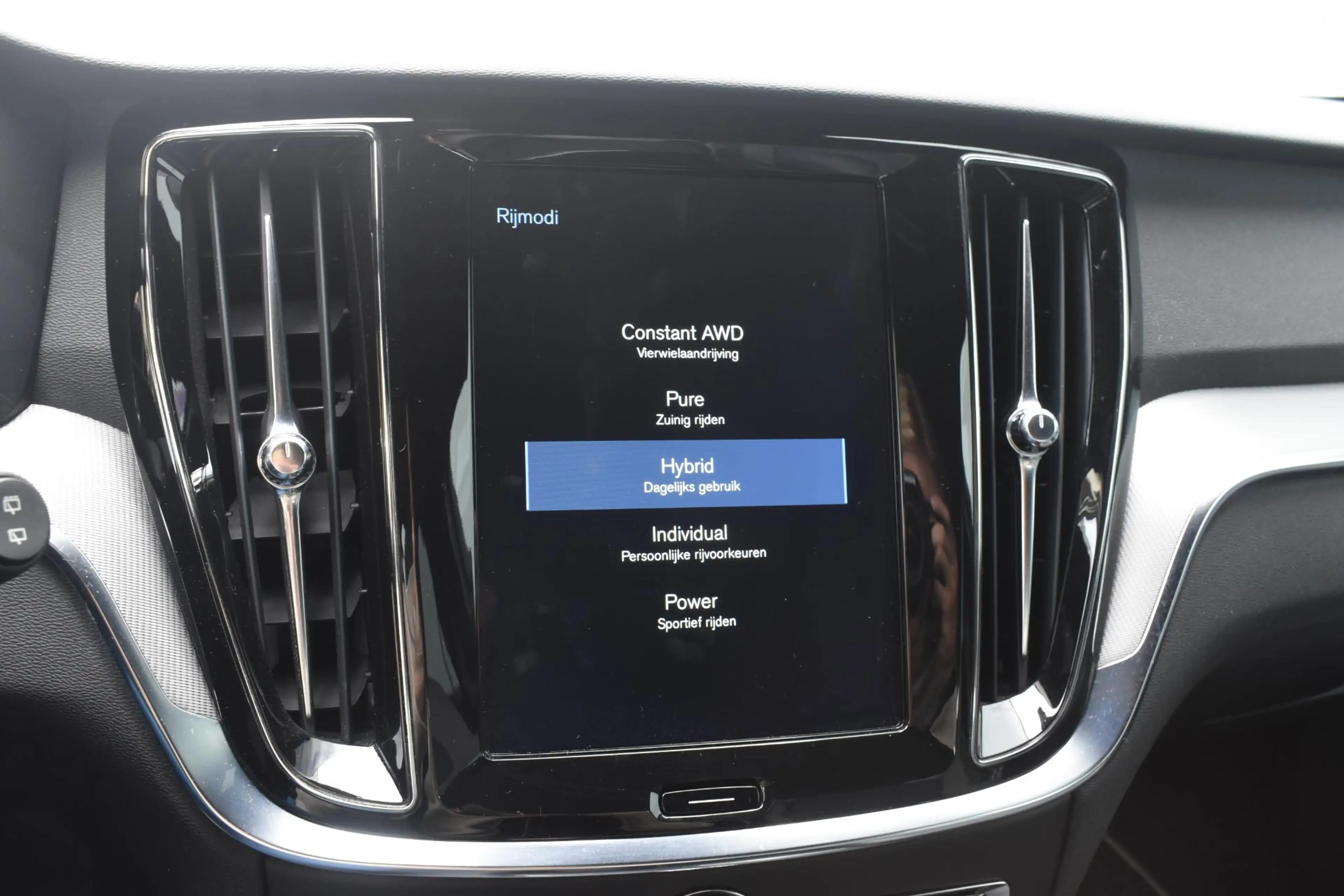 Volvo V60 T8 Twin Engine 390PK Automaat AWD R-Design / Adapt — photo 27