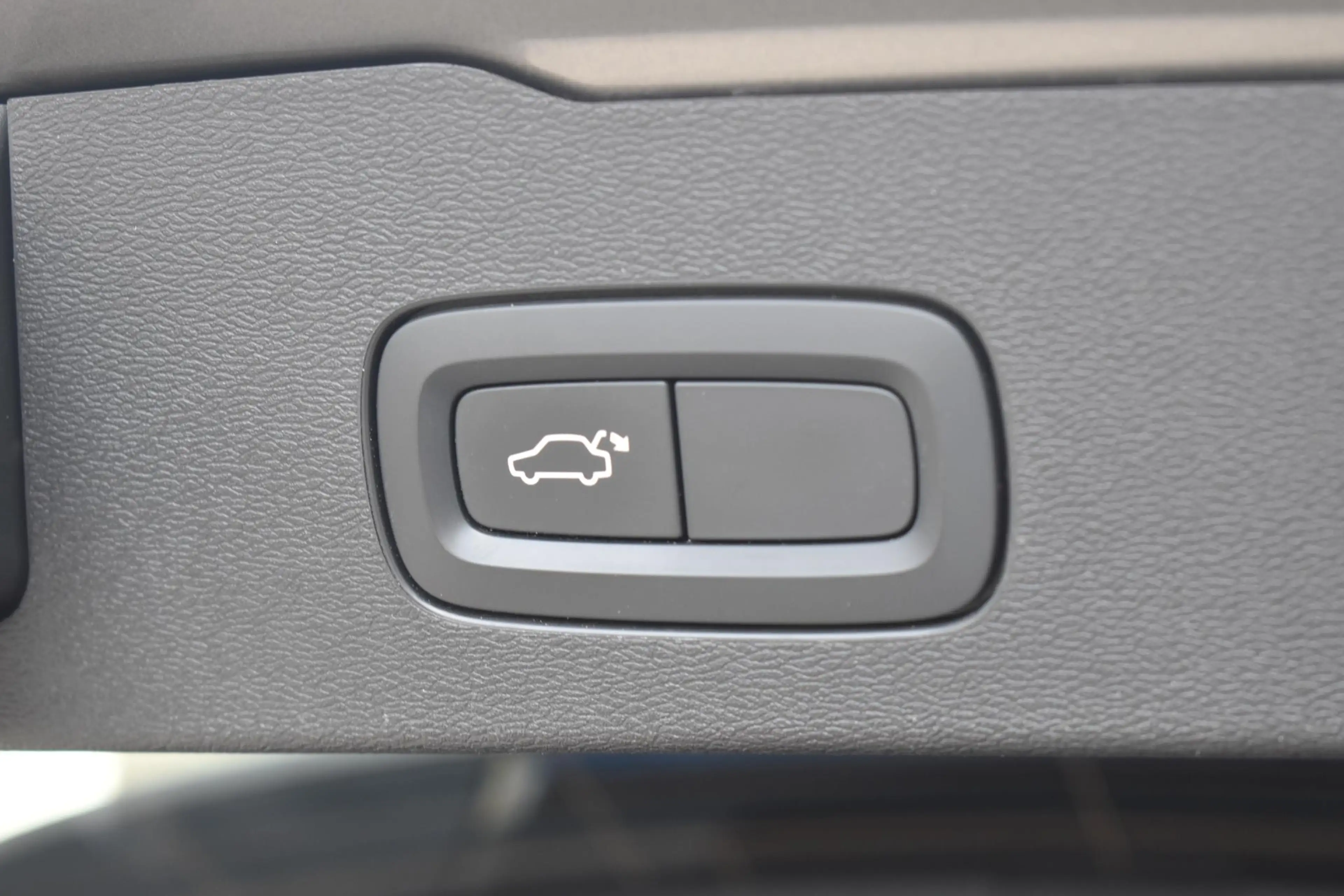 Volvo V60 T8 Twin Engine 390PK Automaat AWD R-Design / Adapt — photo 47