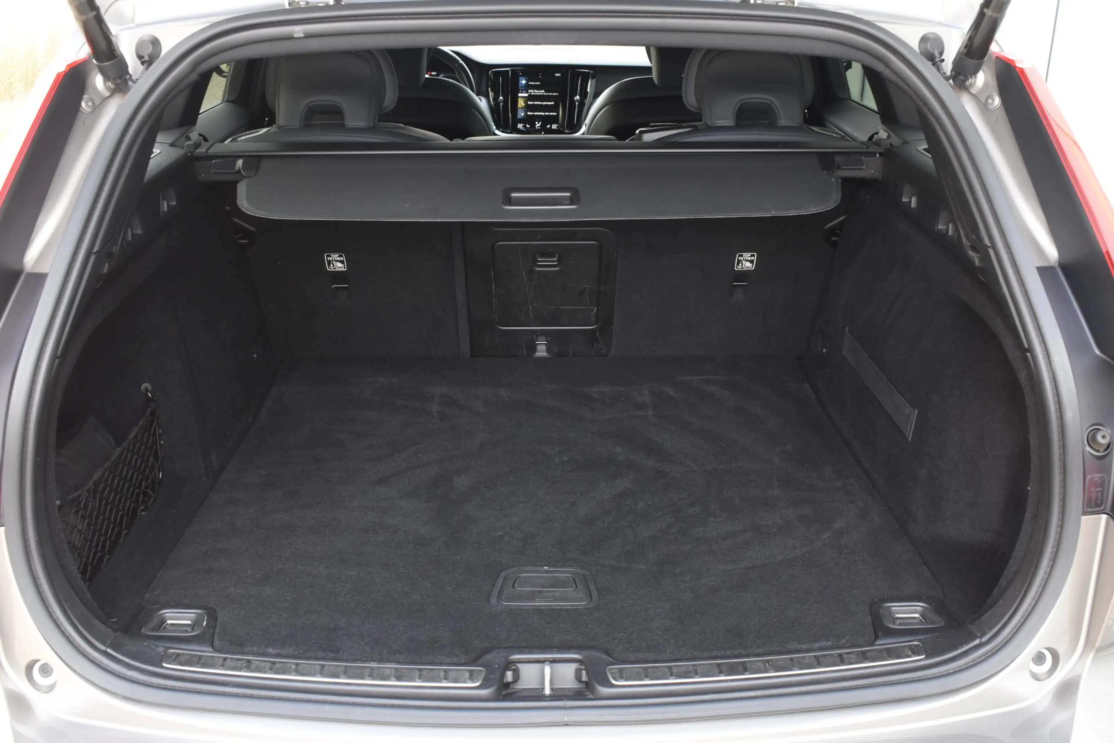 Volvo V60 T8 Twin Engine 390PK Automaat AWD R-Design / Adapt — photo 46