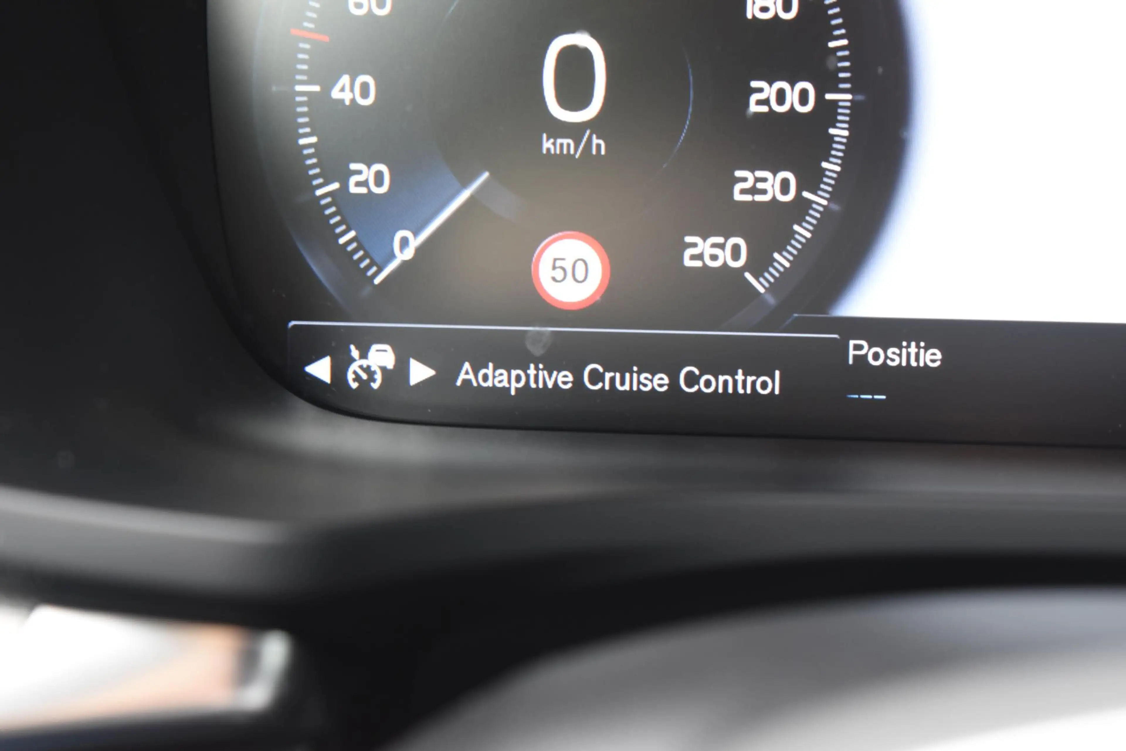 Volvo V60 T8 Twin Engine 390PK Automaat AWD R-Design / Adapt — photo 19