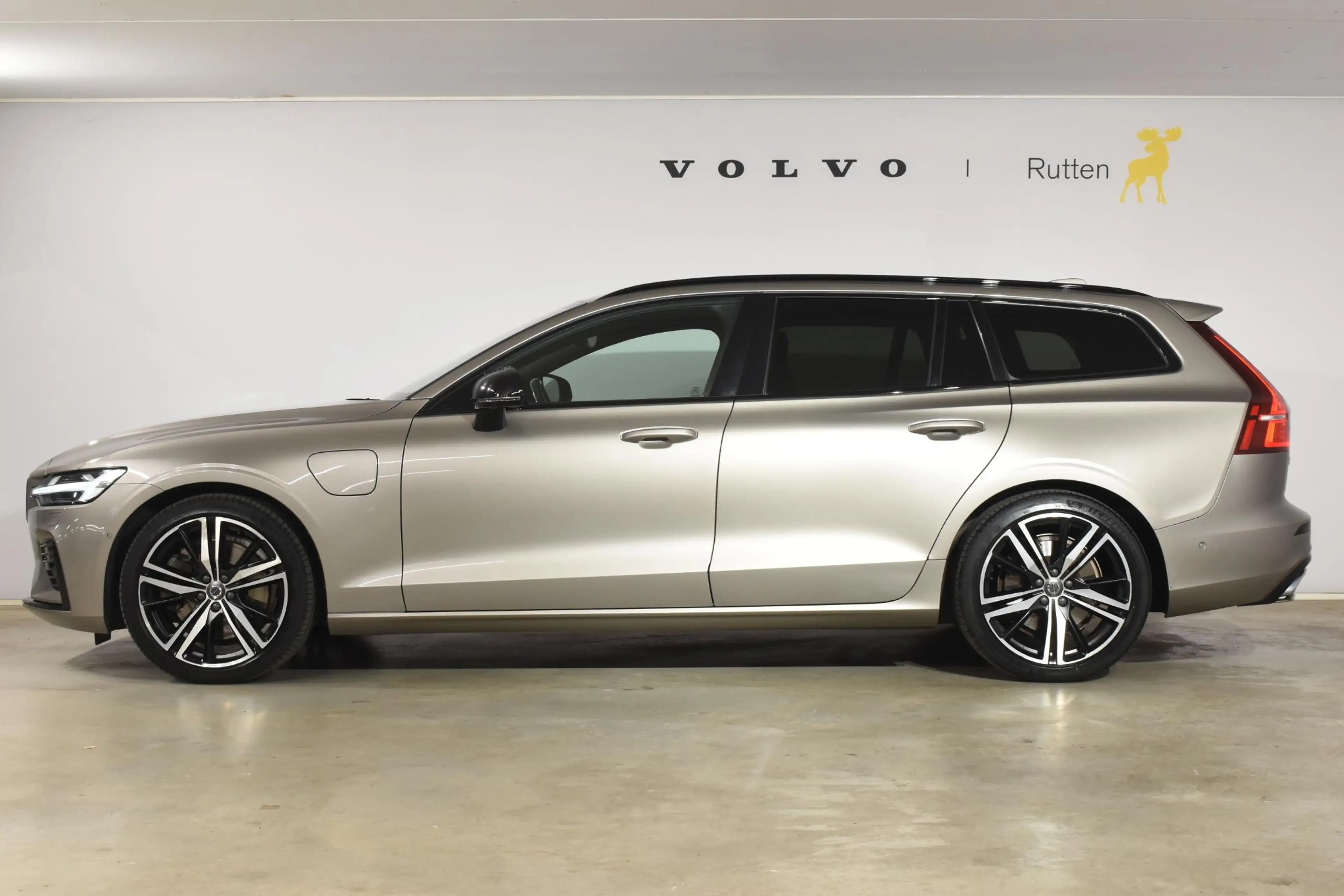 Volvo V60 T8 Twin Engine 390PK Automaat AWD R-Design / Adapt — photo 10