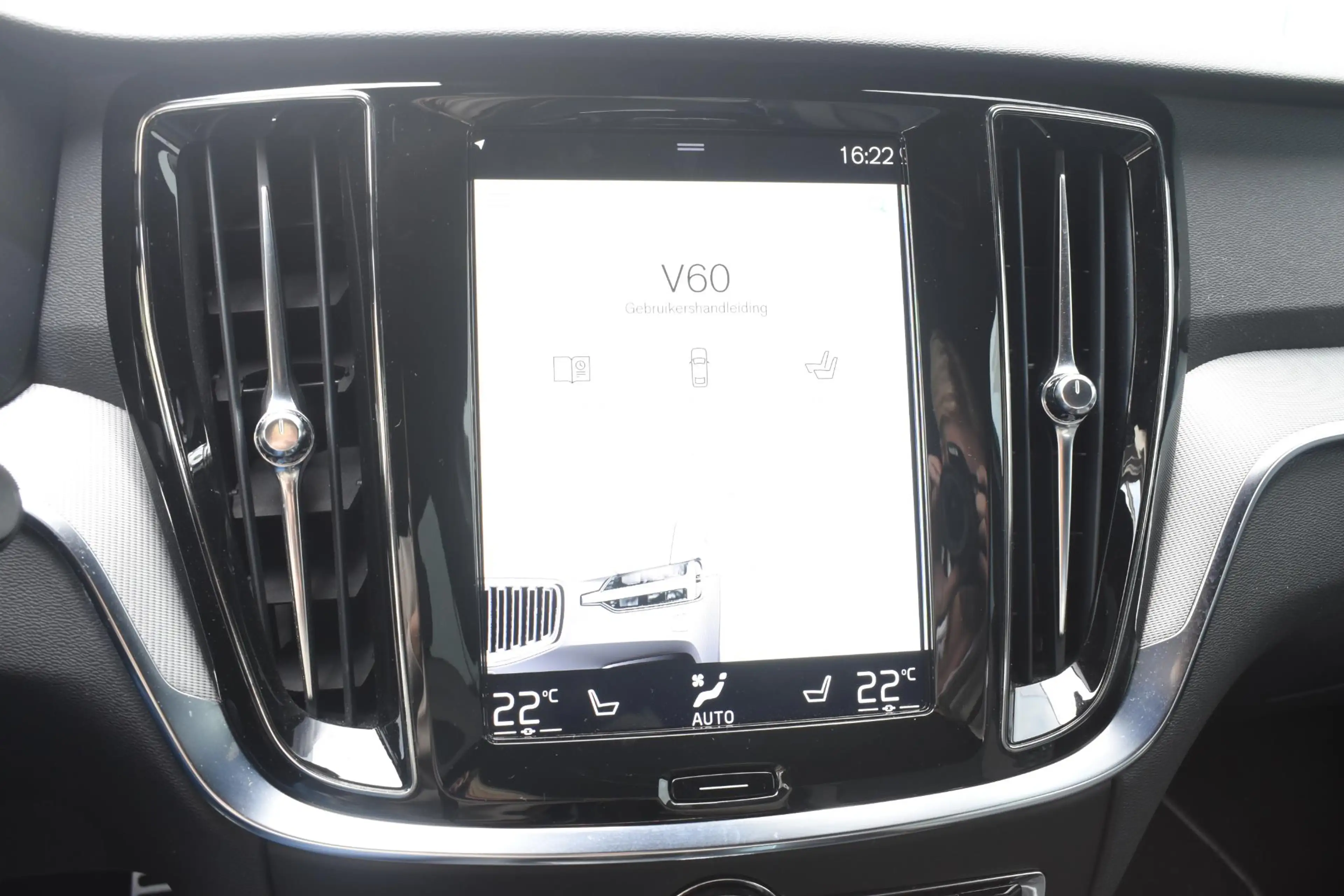 Volvo V60 T8 Twin Engine 390PK Automaat AWD R-Design / Adapt — photo 30