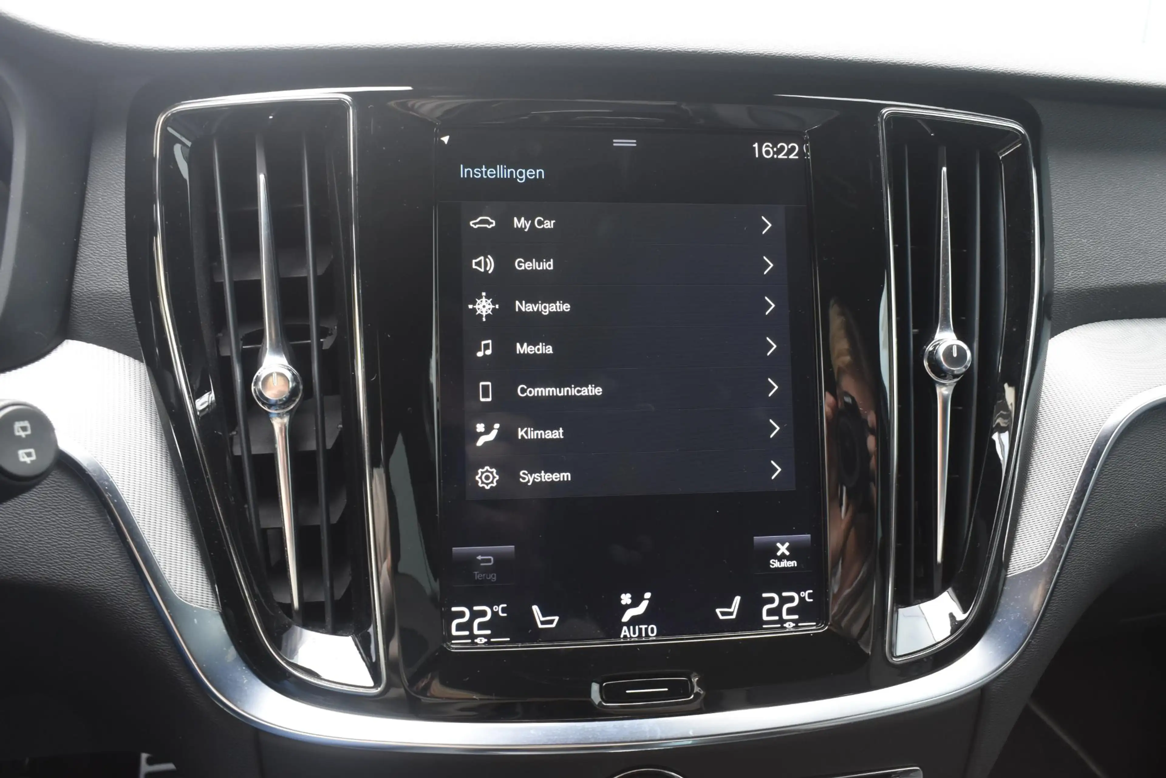 Volvo V60 T8 Twin Engine 390PK Automaat AWD R-Design / Adapt — photo 31