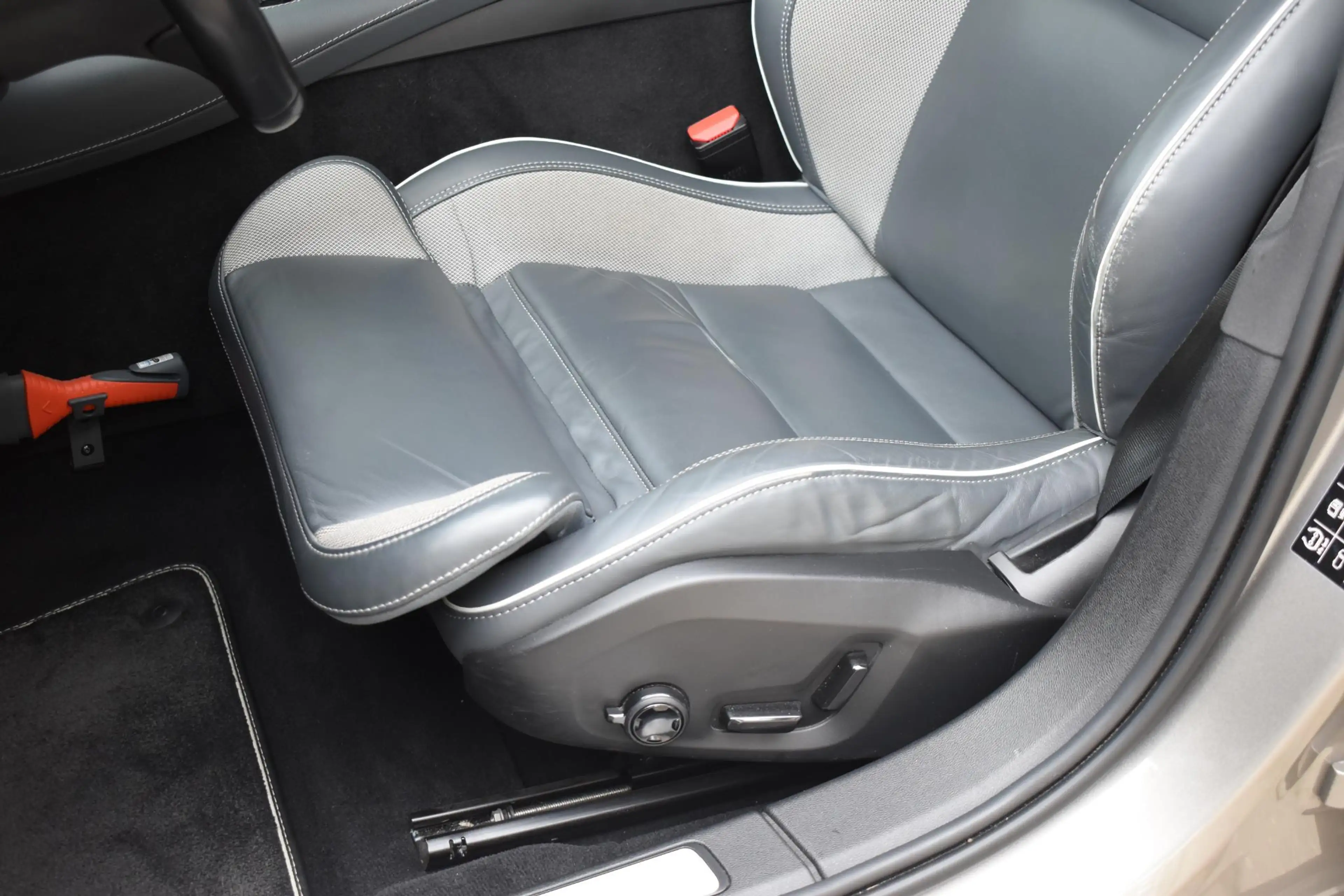 Volvo V60 T8 Twin Engine 390PK Automaat AWD R-Design / Adapt — photo 16