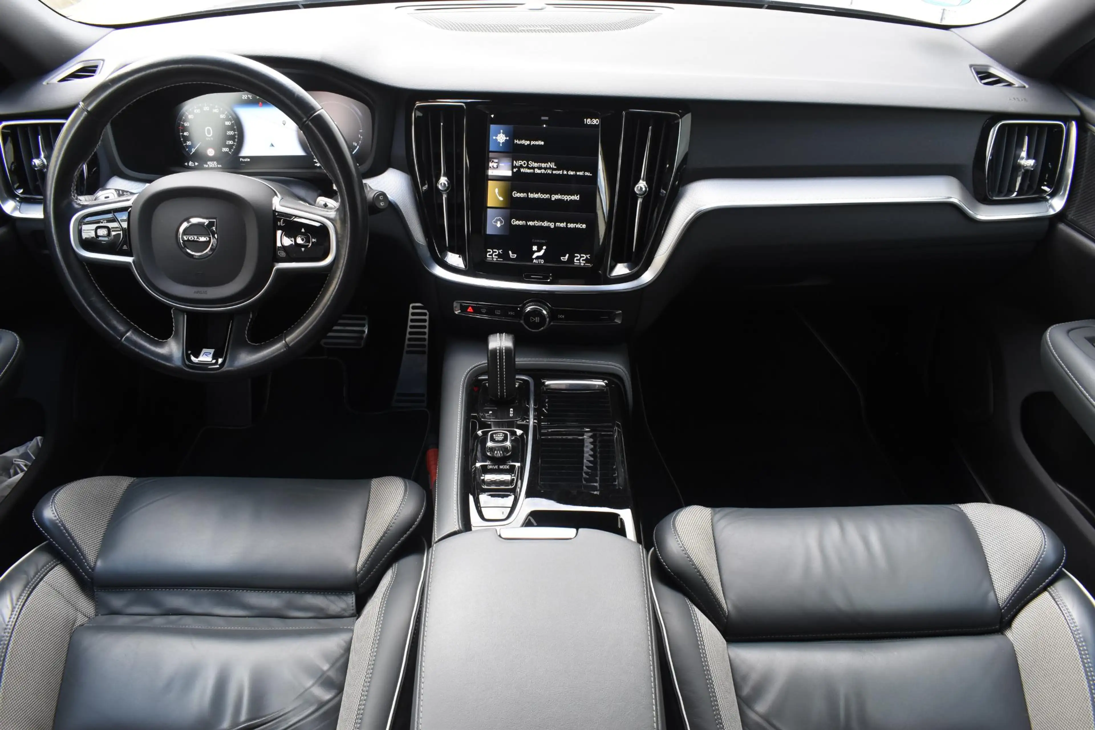 Volvo V60 T8 Twin Engine 390PK Automaat AWD R-Design / Adapt — photo 3