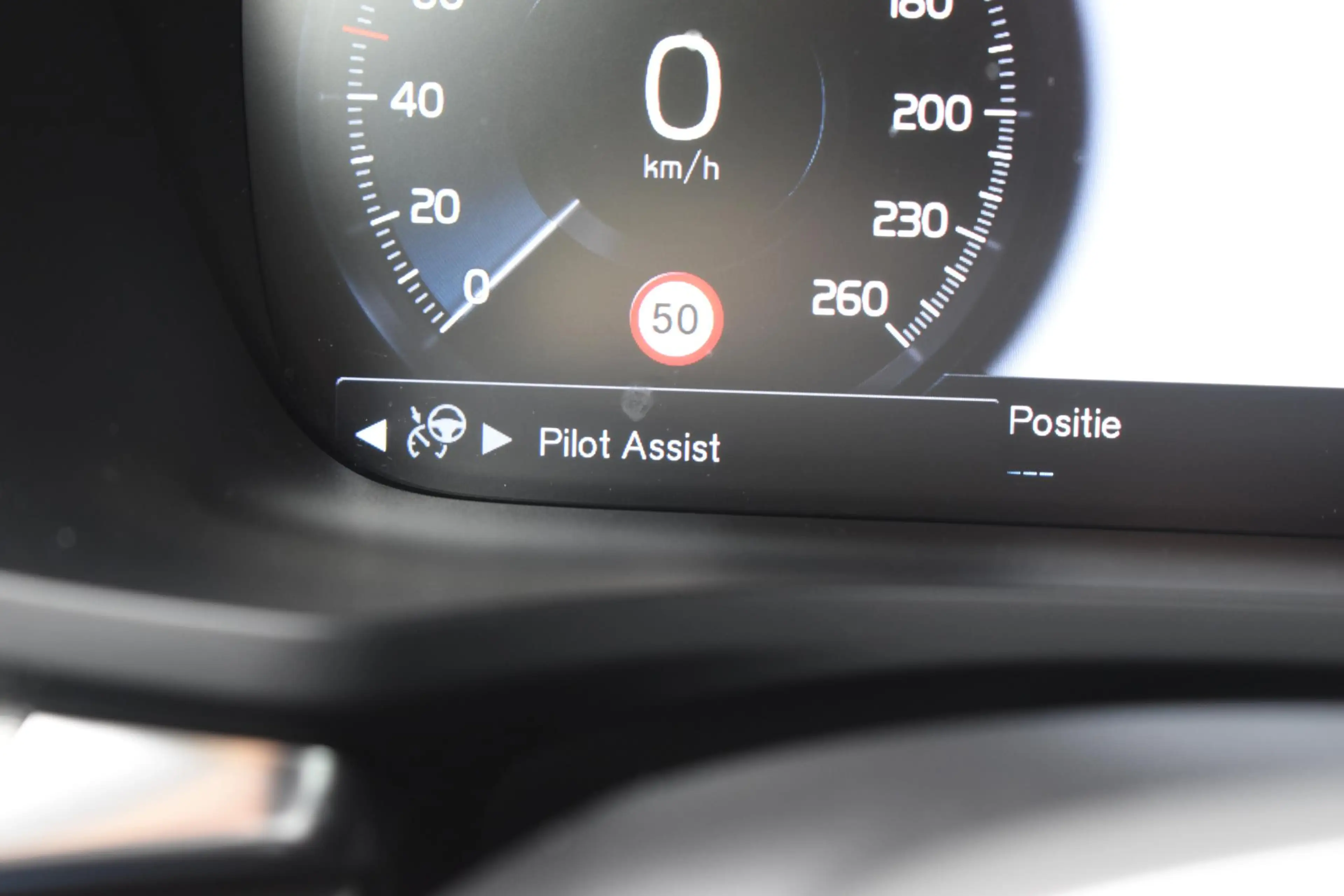 Volvo V60 T8 Twin Engine 390PK Automaat AWD R-Design / Adapt — photo 20