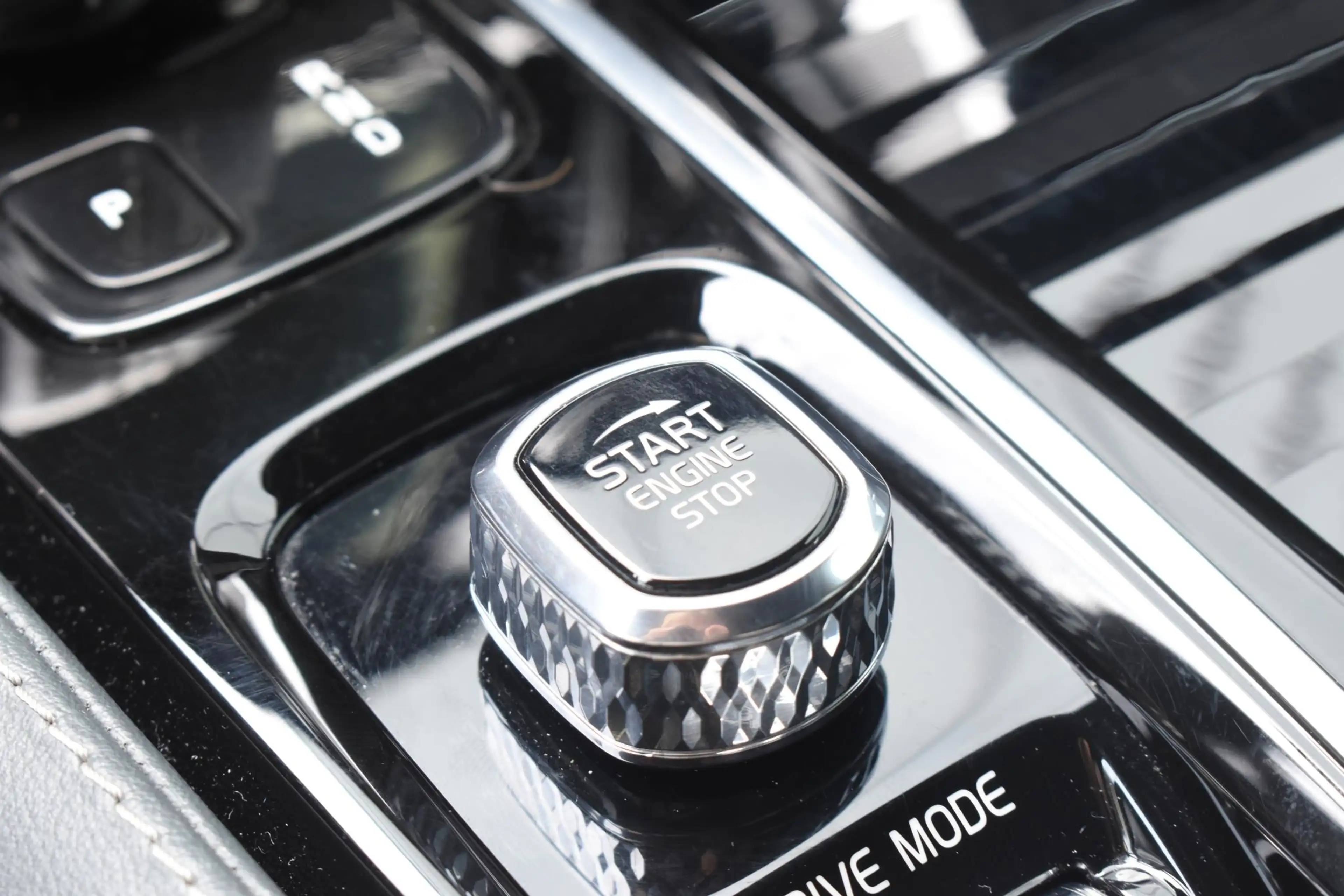 Volvo V60 T8 Twin Engine 390PK Automaat AWD R-Design / Adapt — photo 36