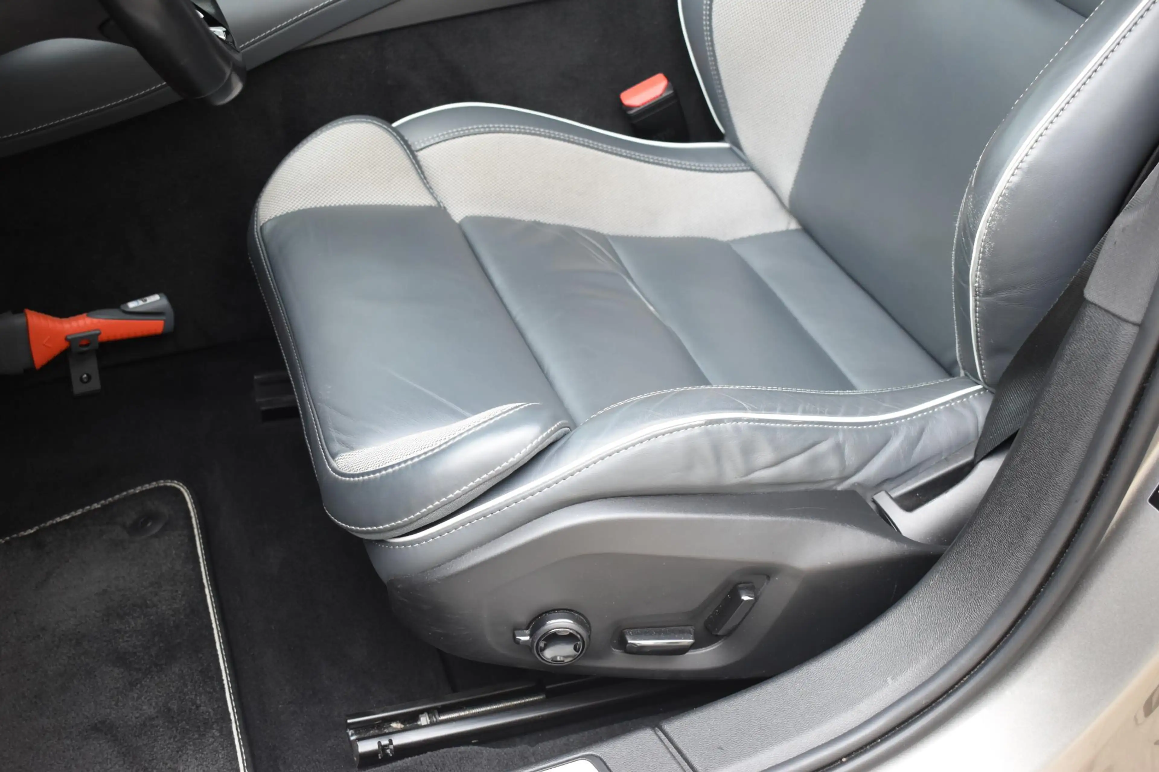Volvo V60 T8 Twin Engine 390PK Automaat AWD R-Design / Adapt — photo 17