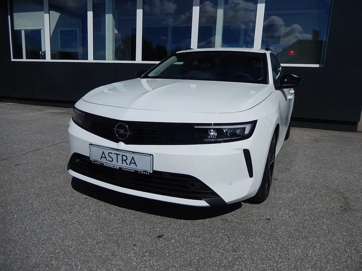 Opel Astra ST 1,2 Turbo Edition Weiß - 1
