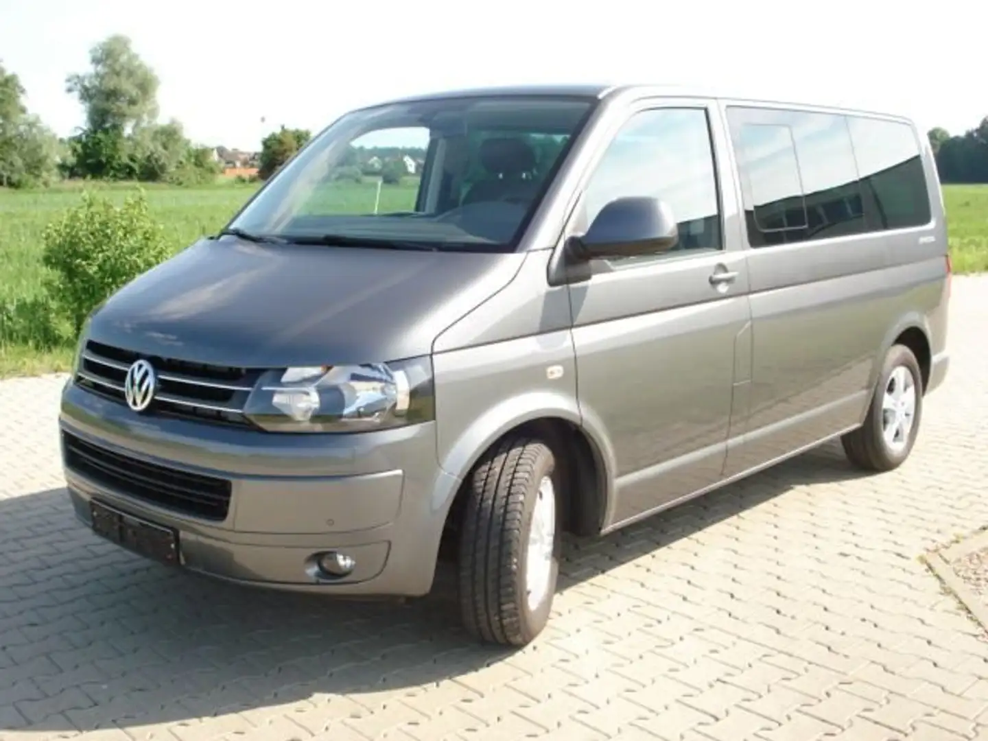 Volkswagen T5 Multivan 4MOTION BMT Highline Silber - 1