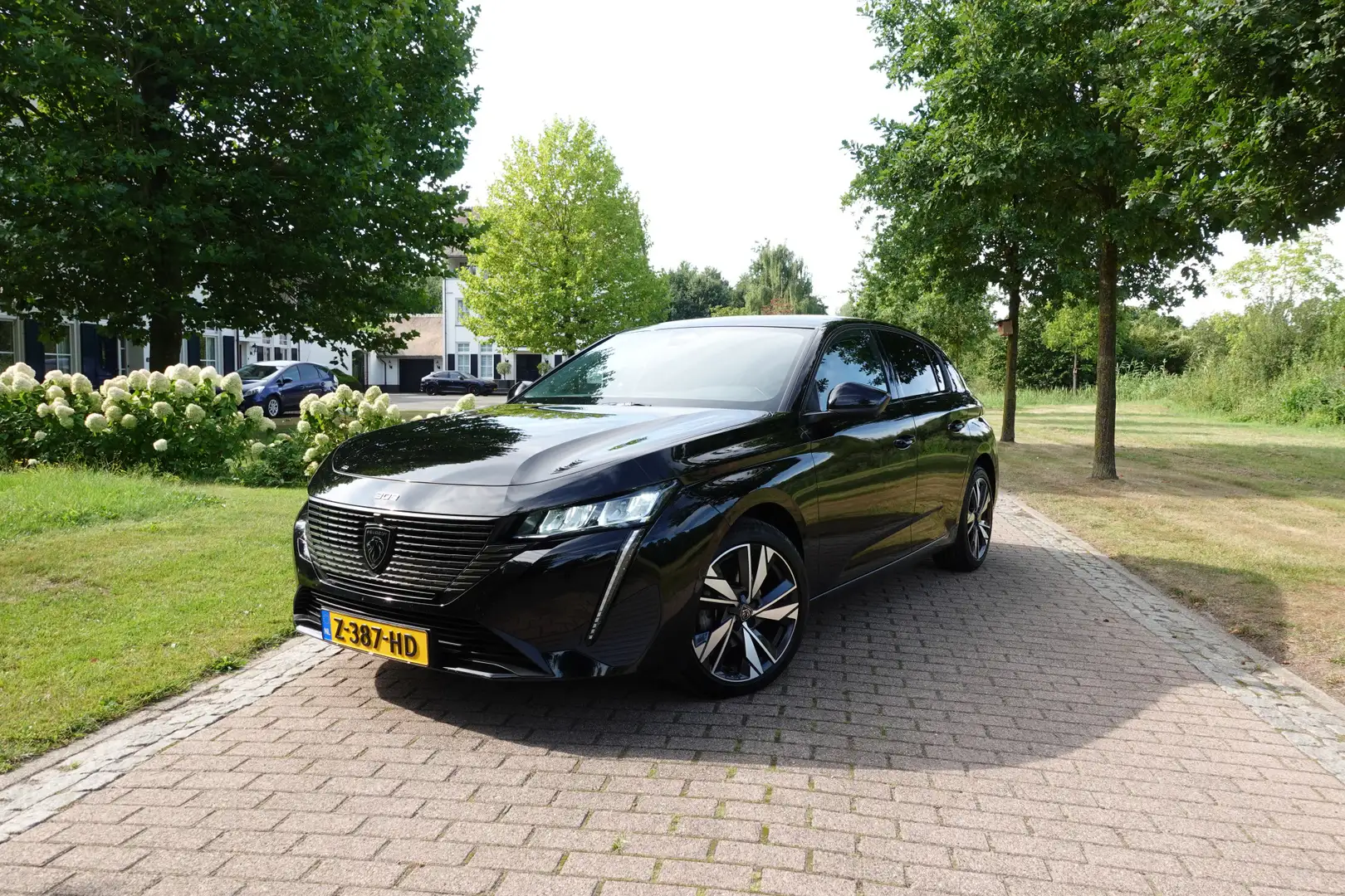 Peugeot 308 1.2 PureTech Allure Black | LED | CarPlay | Camera Noir - 1