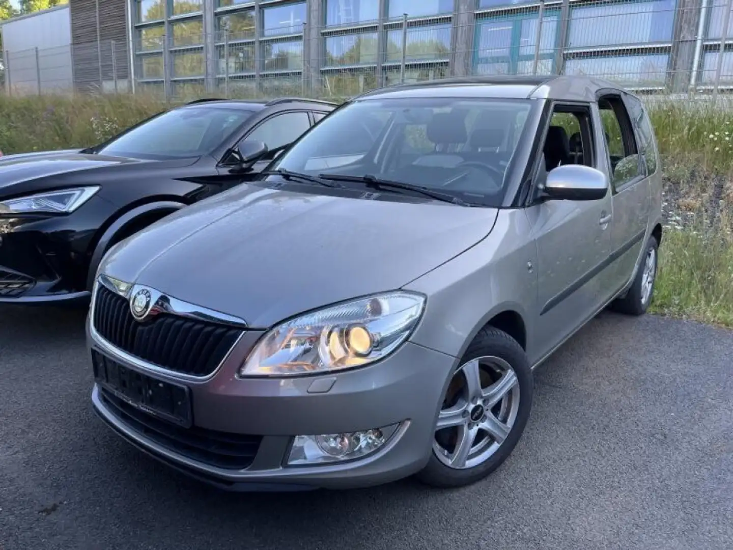 Skoda Roomster Comfort Plus Edition Pano Klima Grau - 1