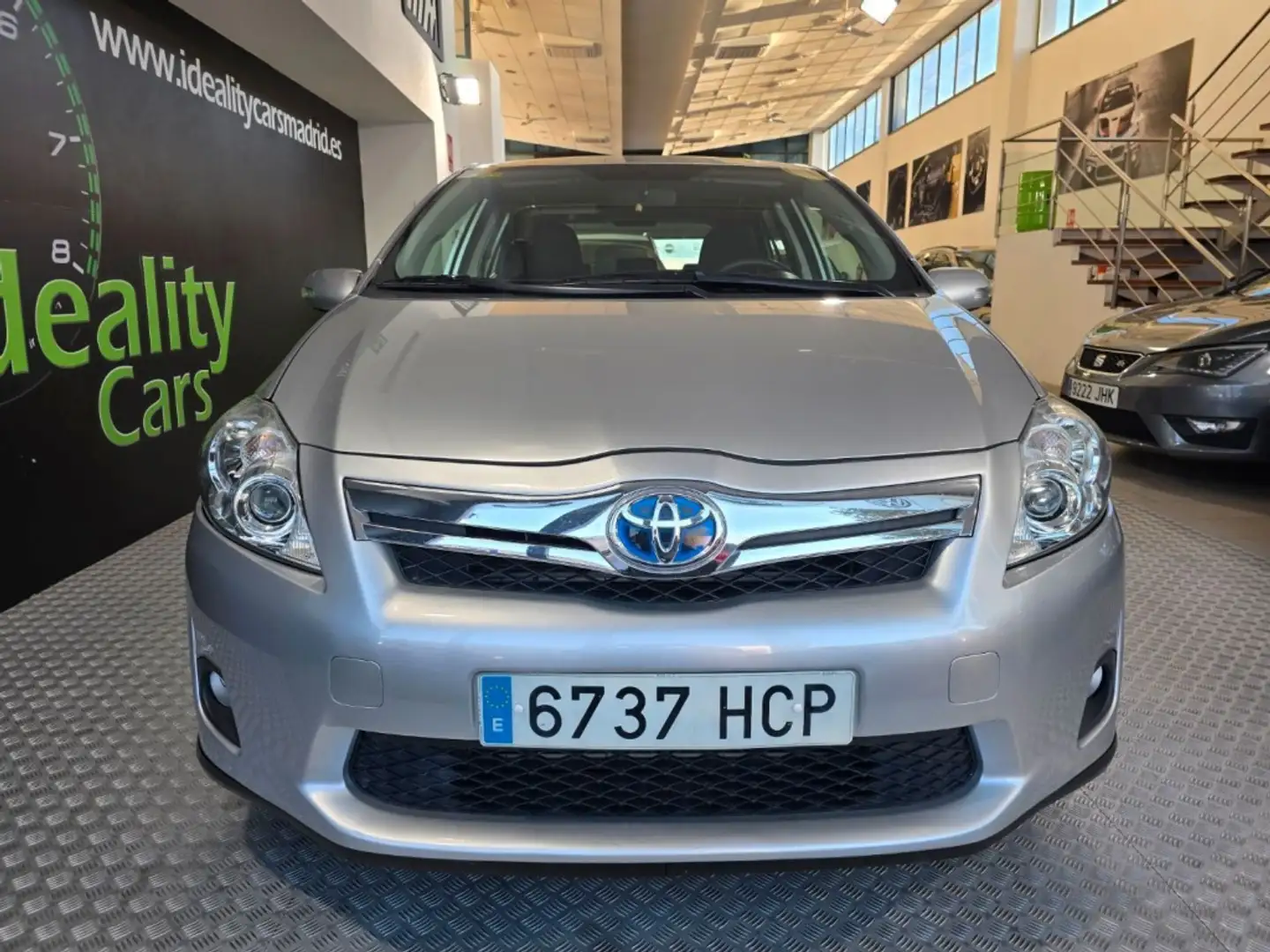 Toyota Auris Híbrido Active Gris - 2